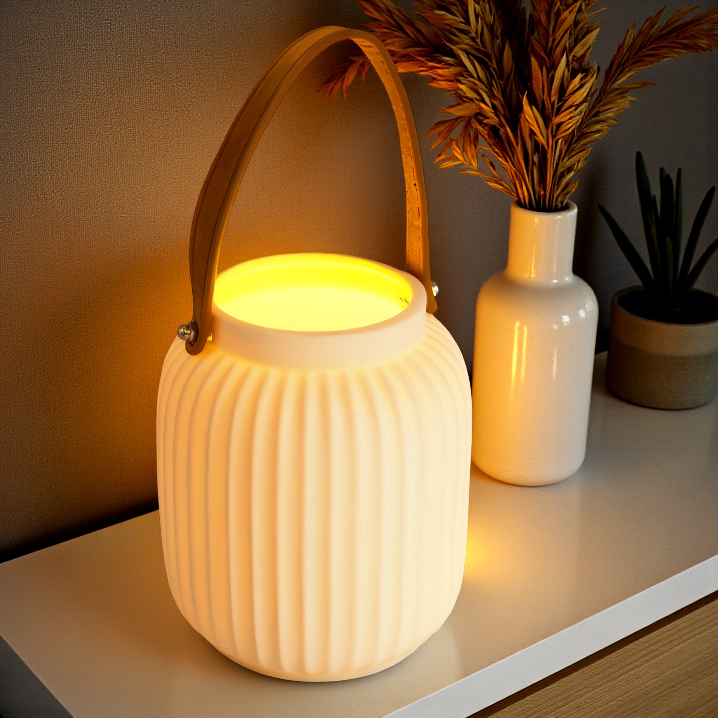 Spetebo LED Windlicht Keramik Laterne matt weiß mit Henkel in Leder Optik, LED, warm weiß, Dekorativer Henkel in Lederoptik