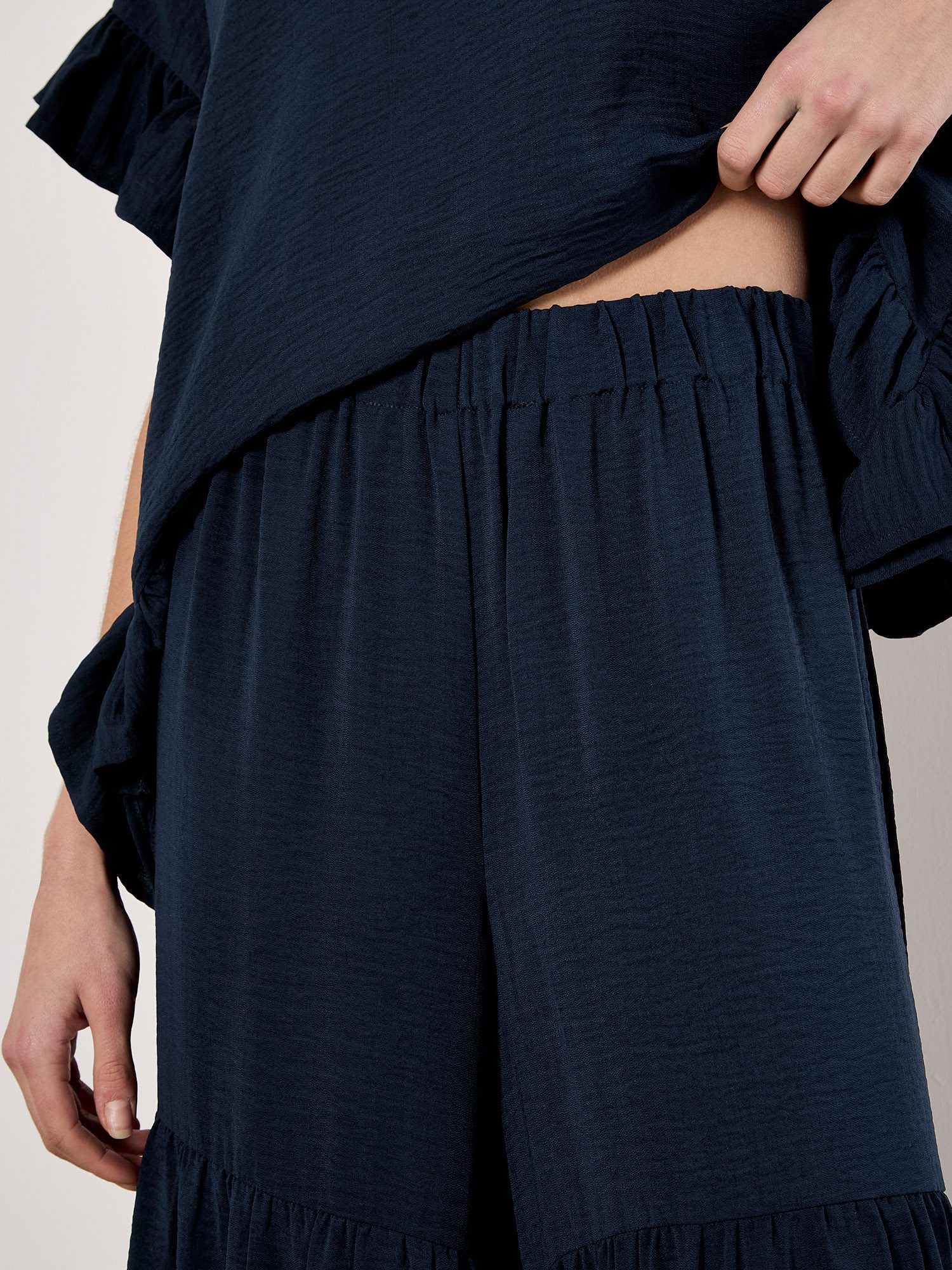 Apricot Stoffhose Abgenähte Hose mit sehr weitem Bein günstig online kaufen