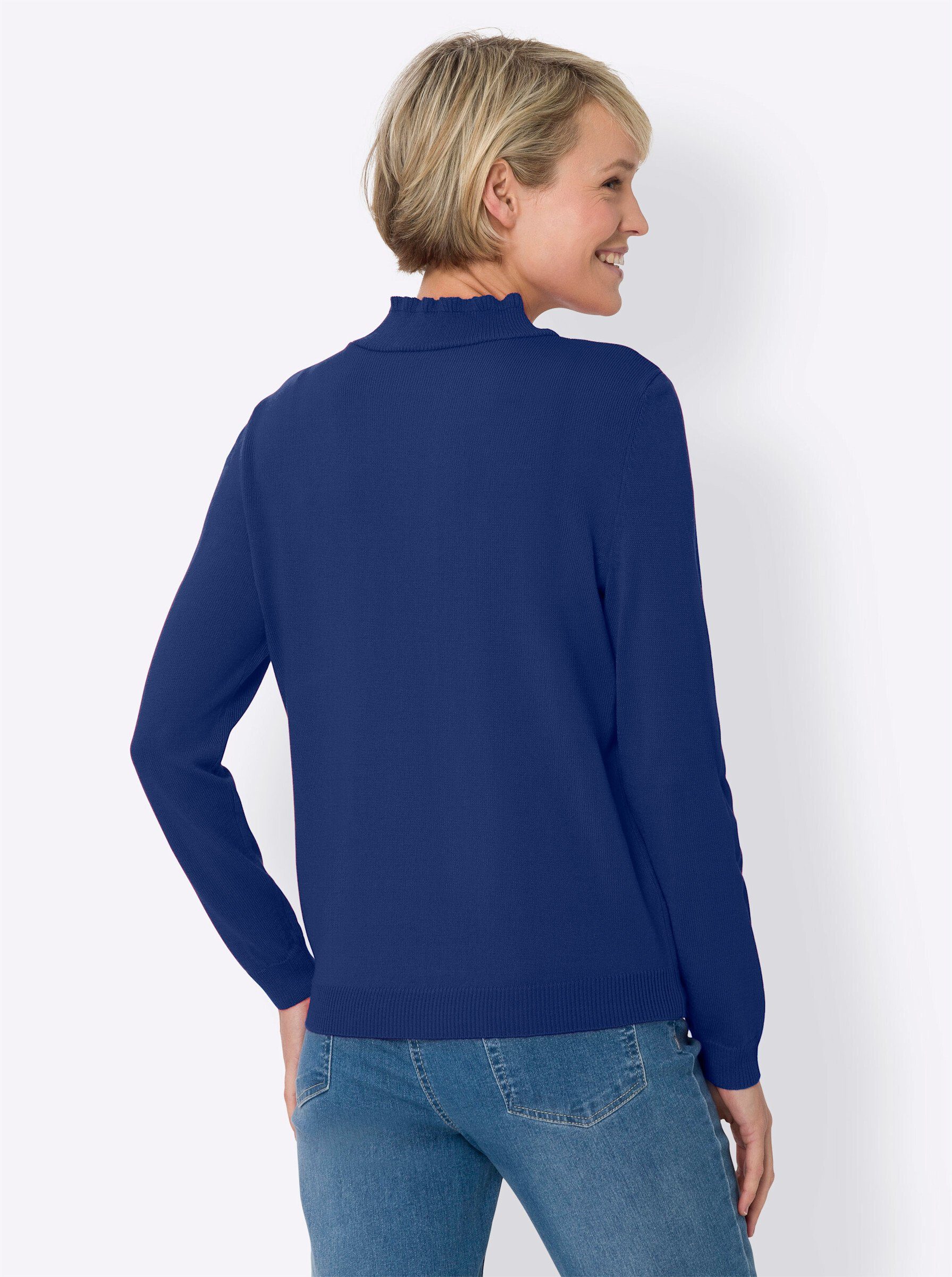 Strickpullover royalblau an! Sieh