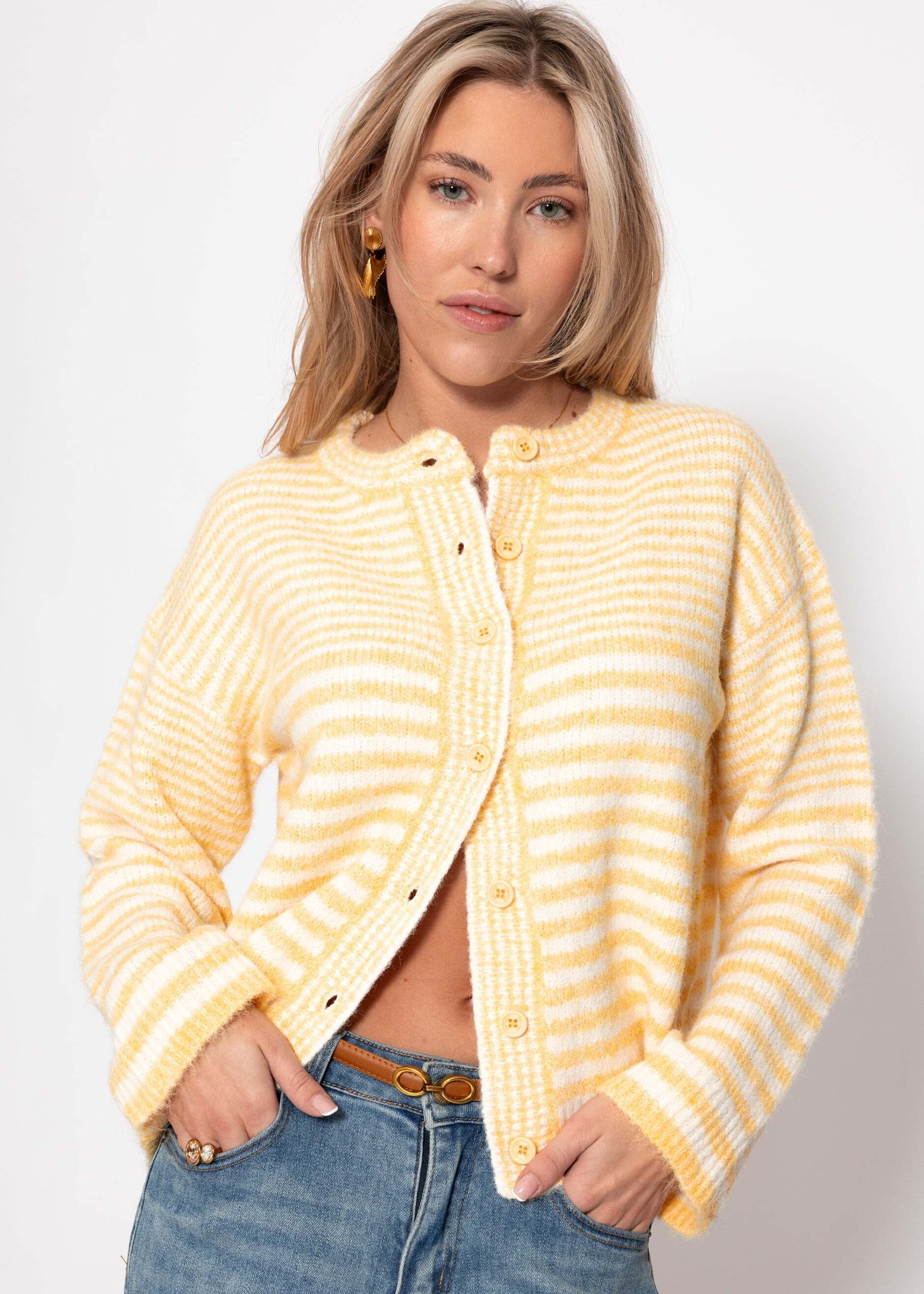 SASSYCLASSY Cardigan Strickjacke mit grafischem Streifenbild für Damen Weicher Cardigan mit durchgehender Knopfleiste im lockeren Schnitt