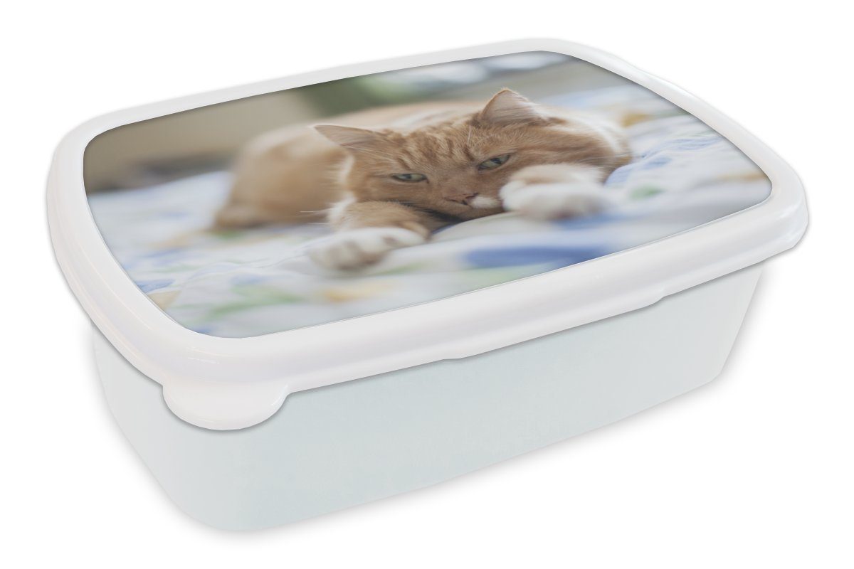 MuchoWow Lunchbox Katze - Bett - Tagesdecke - Mädchen - Kinder - Kinder - Kind, Kunststoff, (2-tlg), Brotbox für Kinder und Erwachsene, Brotdose, für Jungs und Mädchen weiß