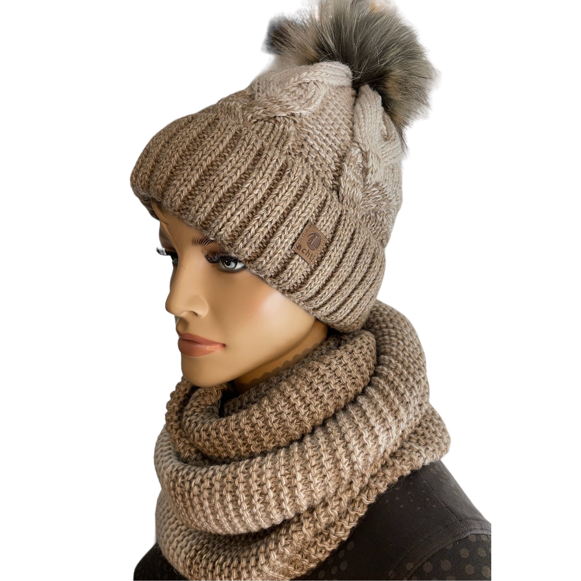 Taschen4life Bommelmütze Mütze & Schal Set achti 2469 (2er Set, Strickmütze & Loop) großer Bommel, Strick Beanie & Loopschal, Logo-Label