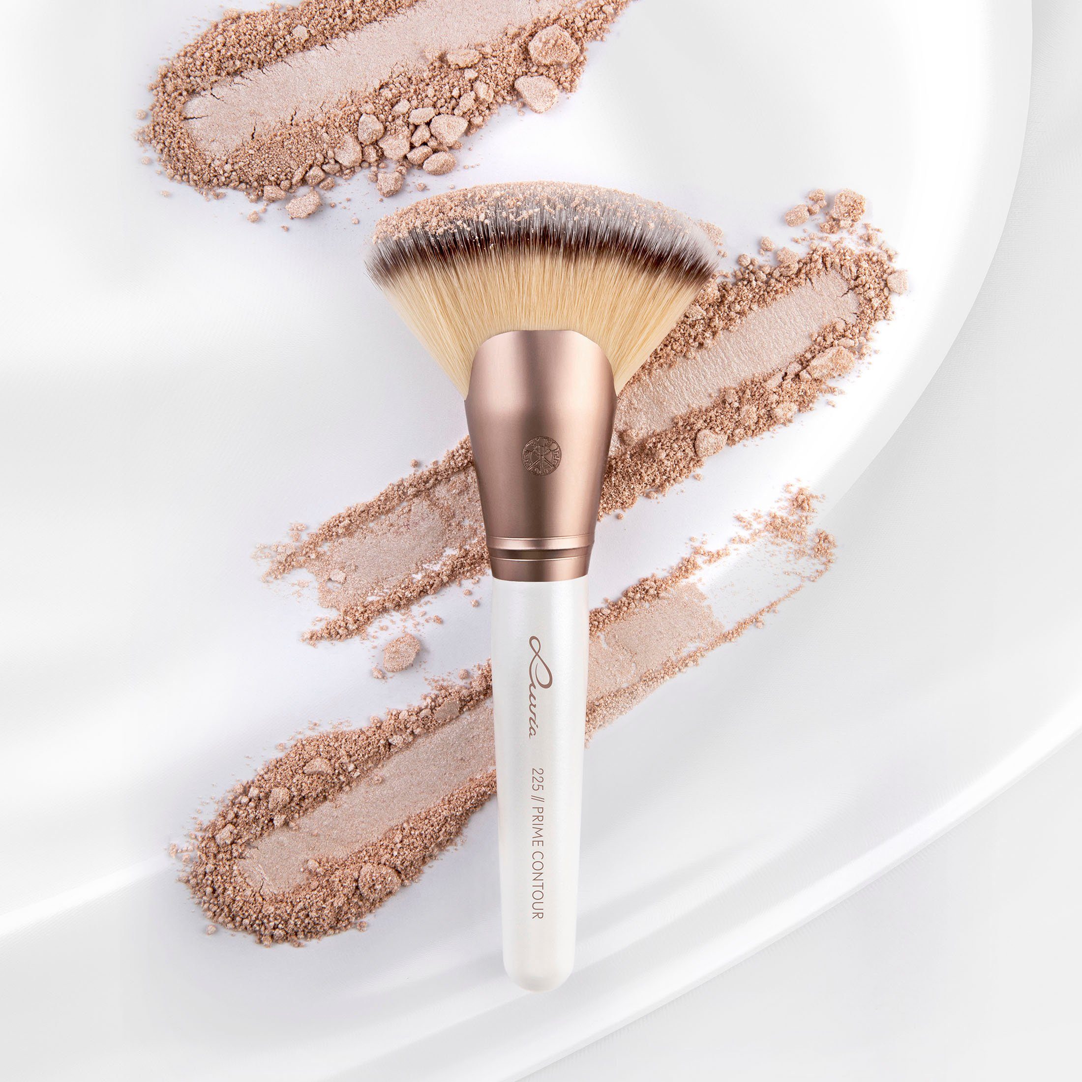 Contour Cosmetics Luvia weiß Prime Konturpinsel