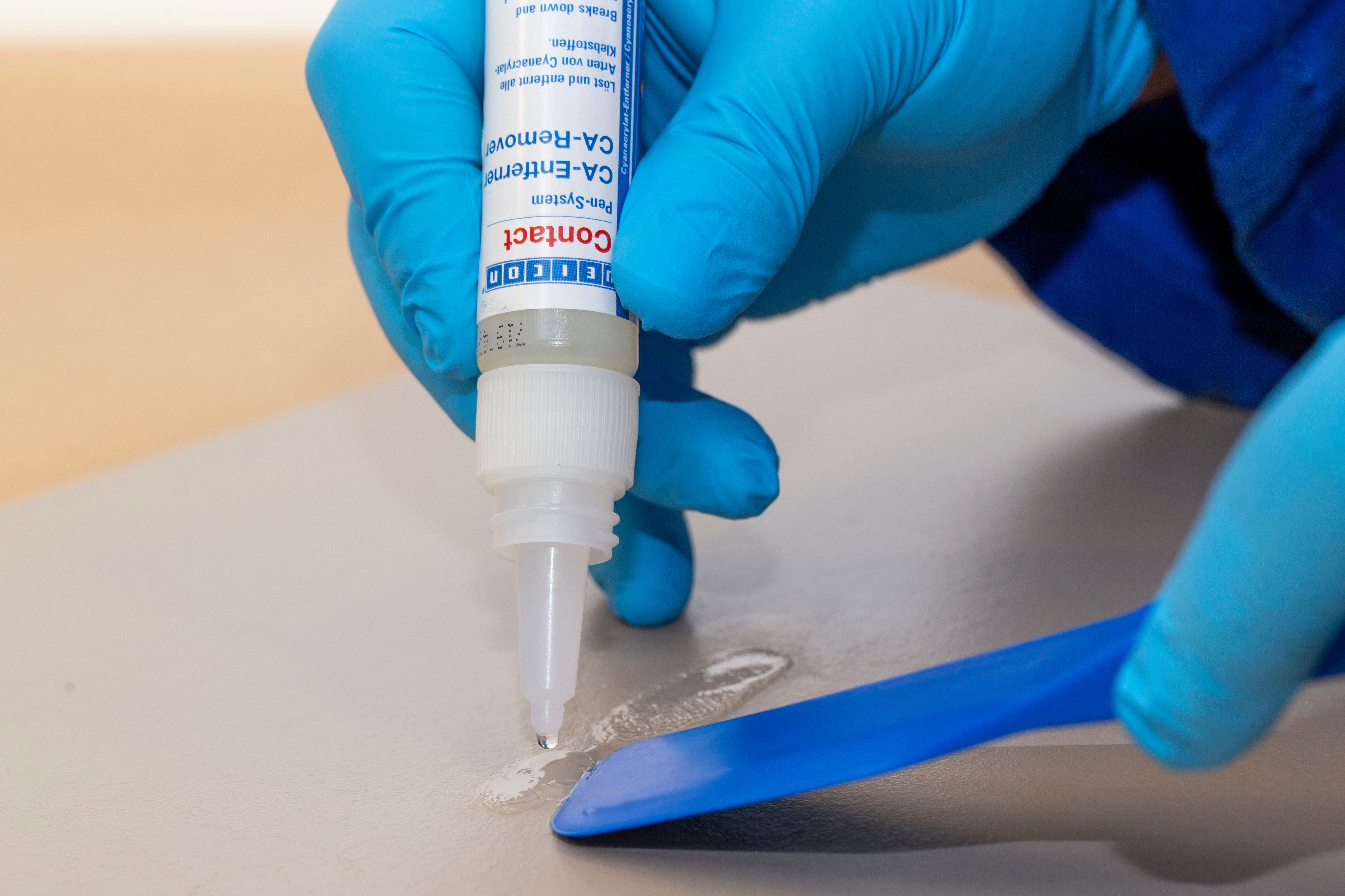 WEICON Sekundenkleber Klebstoffentferner für Cyanacrylat-Klebstoffe, (Flasche), nicht leicht entzündlich, hoher Flammpunkt >120 °C