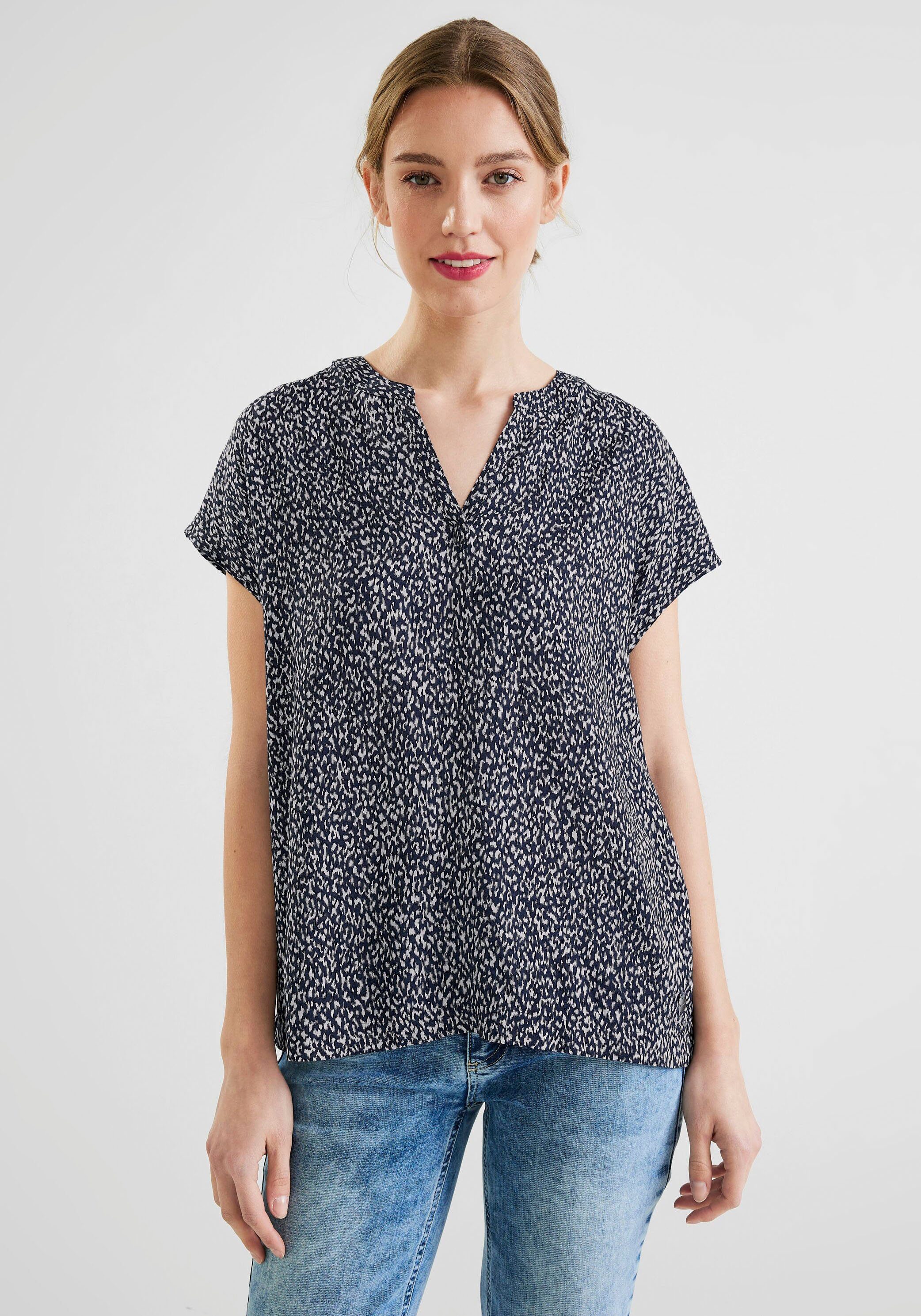 Minimalprint, Rundhals STREET V-Ausschnitt Shirtbluse mit ONE mit zusätzlichem