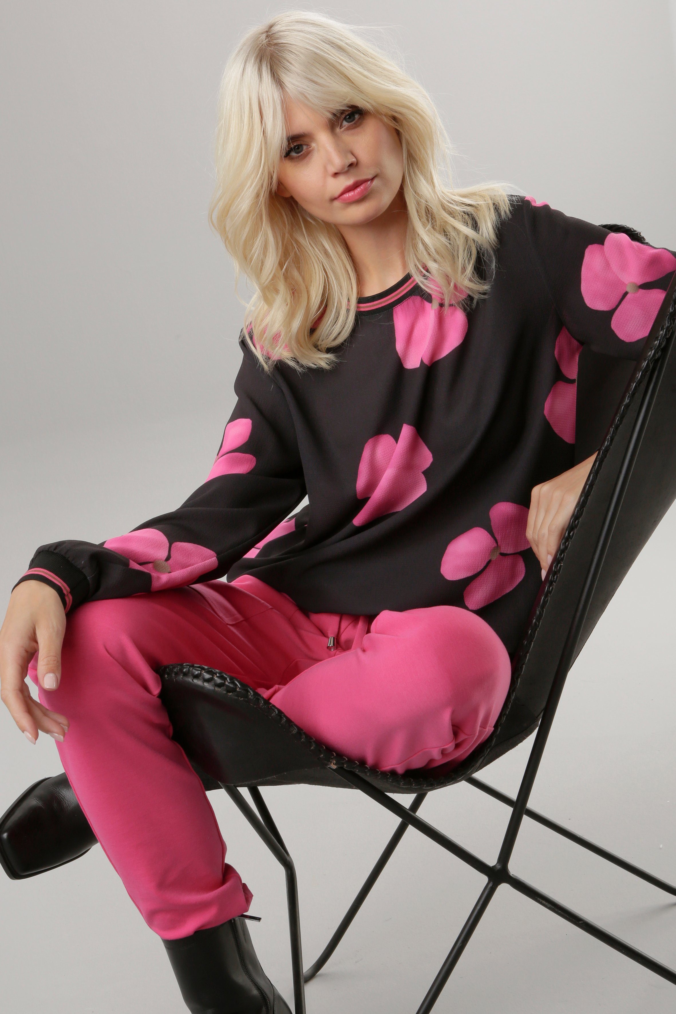 Aniston SELECTED Schlupfbluse mit Blütendruck und gestreiften Bündchen