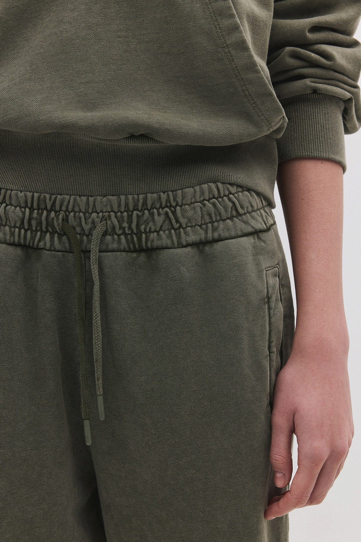 No Matter What Sweatponcho Jogginghose mit elastischem Bund