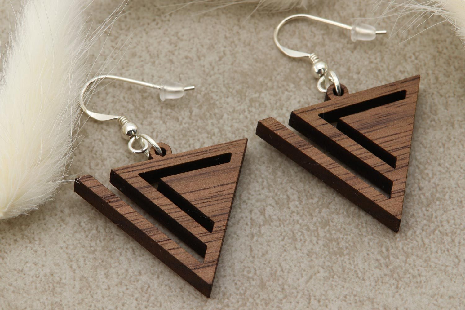 NaturSchatulle Paar Ohrhänger Holz dreieckig "Trifecta" (Dreieckige Ohrhänger, Holzschmuck, Holzohrringe), 925 Silber ⌀28mm Echtholz Handmade in Germany – Bild 3 von 5