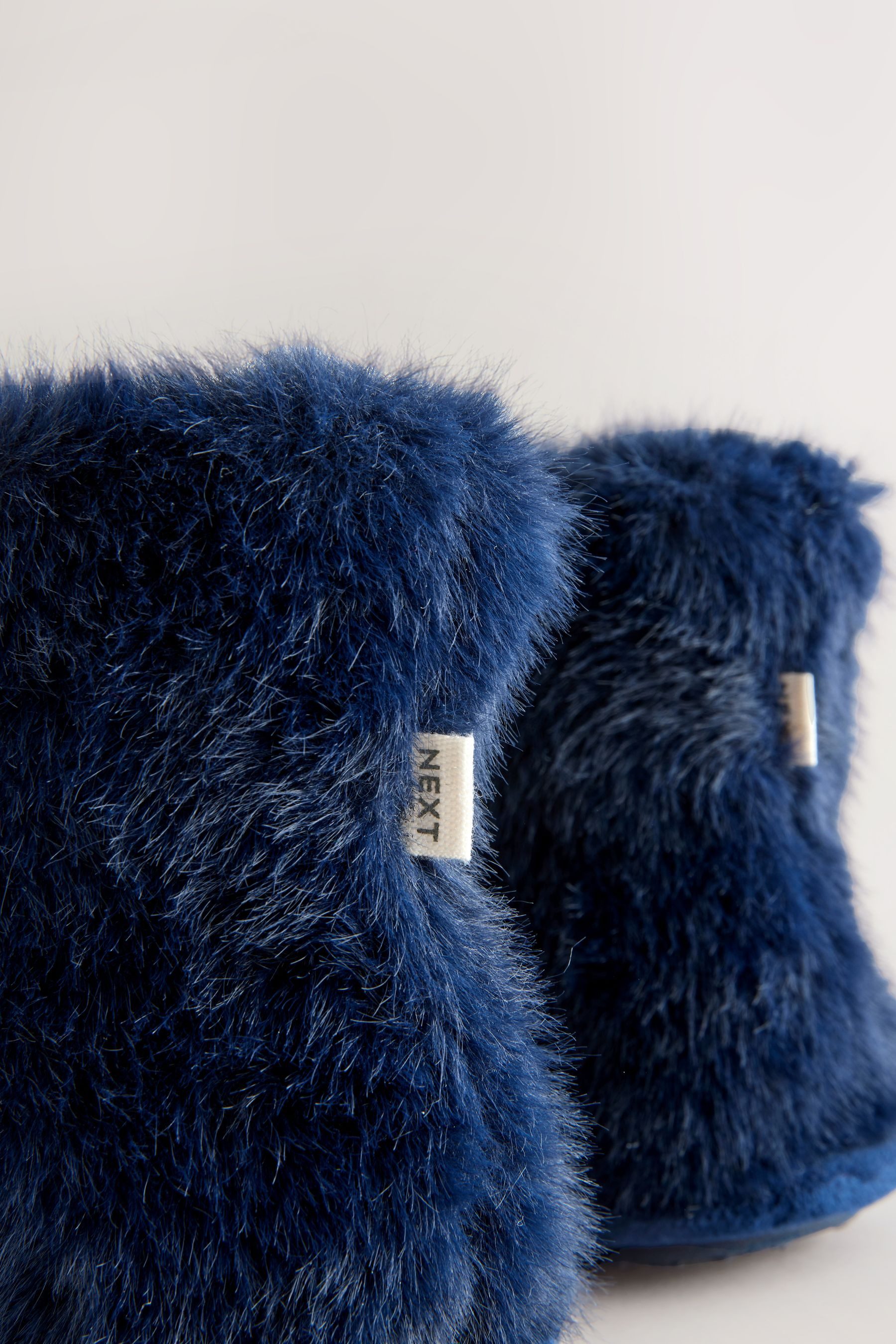 Next Hausstiefel aus Kunstfell Hausschuh (1-tlg)