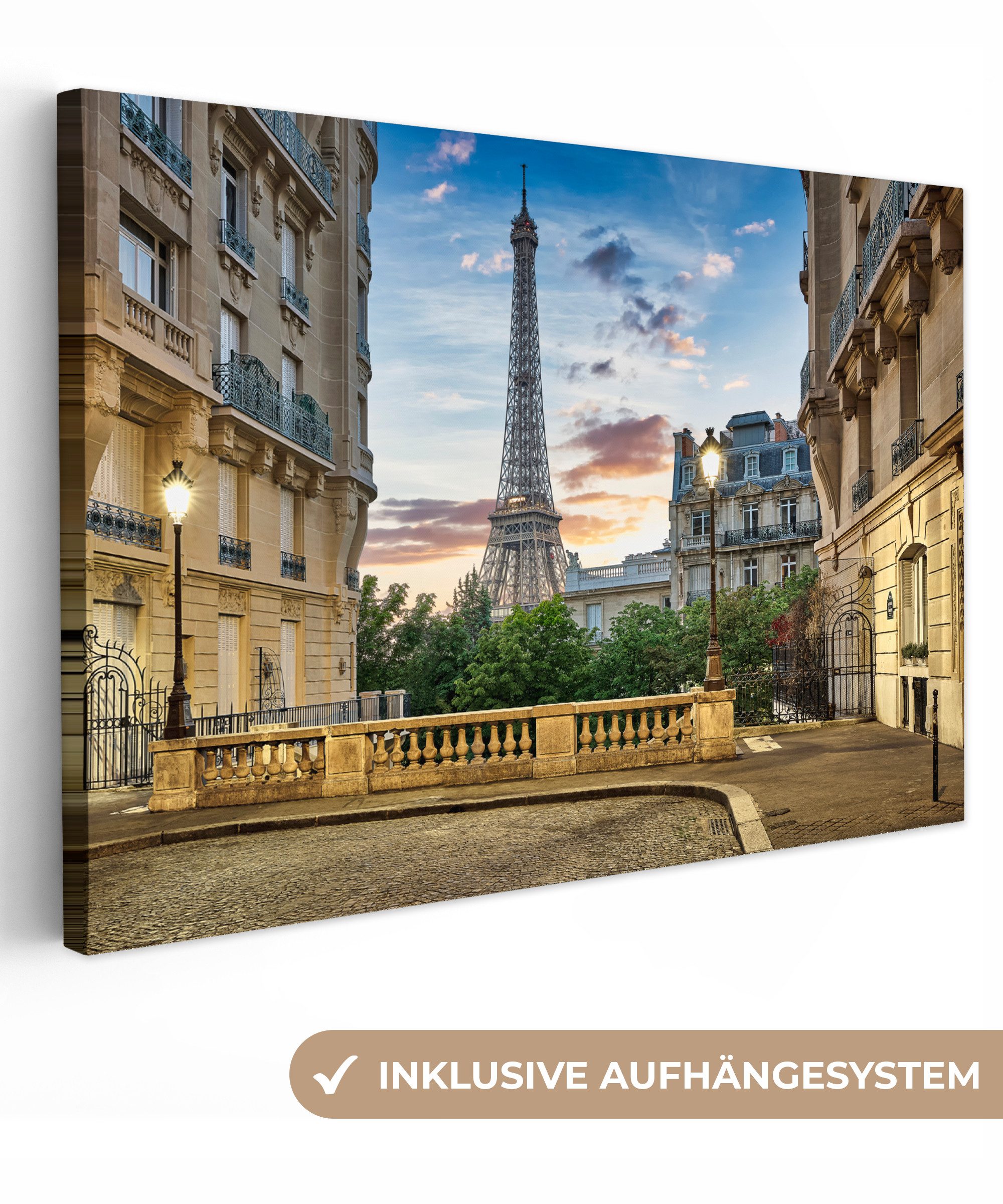 OneMillionCanvasses® Leinwandbild Blick auf den Eiffelturm von einer Straße in Paris, Fotodruck (1 St), Leinwand Bilder Klein, Wand Dekoration Aesthetic 30x20 cm