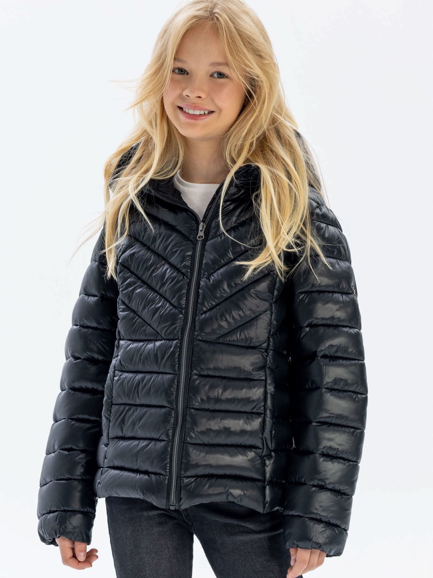 MINOTI Winterjacke Steppjacke mit Kapuze, im Metallic-Look Metallic-Look, trendiger Aufnäher, feste Kapuze