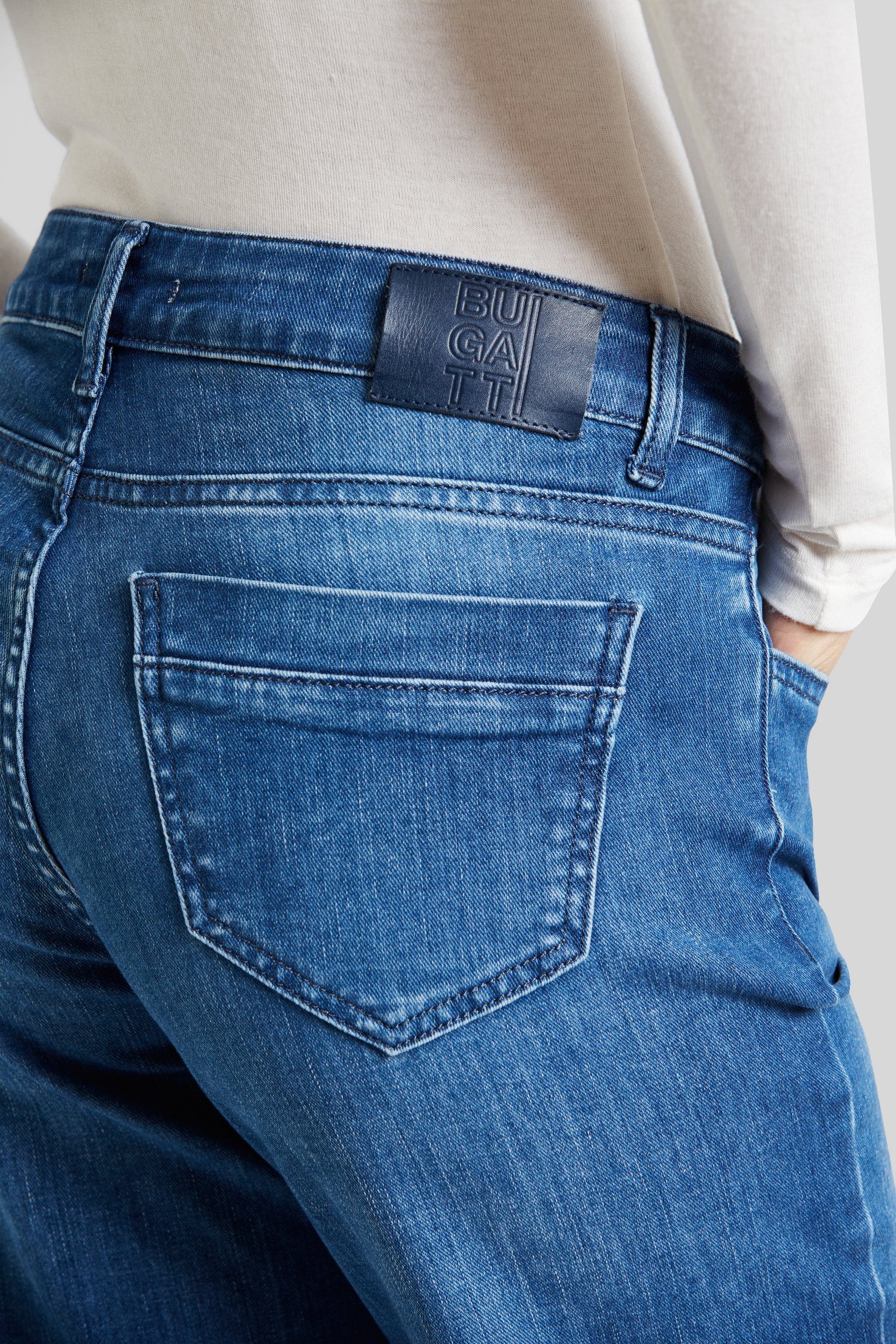 bugatti mit Beinverlauf geradem 5-Pocket-Jeans