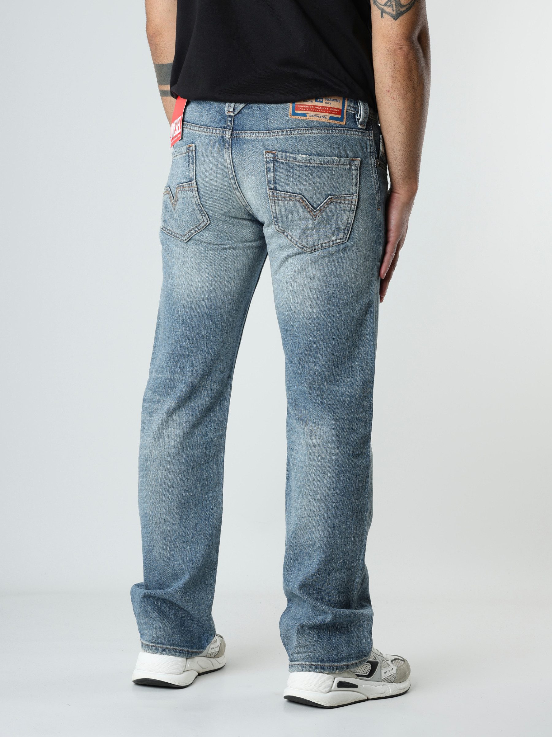 Diesel Straight-Jeans reguläre, gerade Beinform - 1985 LARKEE niedrige Leibhöhe
