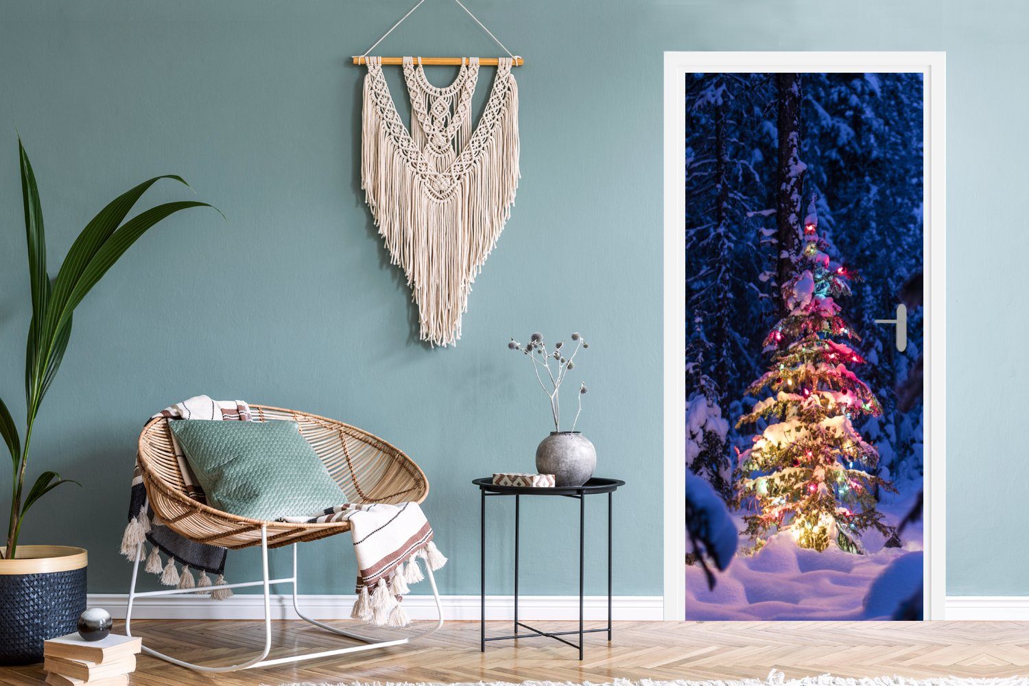MuchoWow Türtapete im Türaufkleber, (1 St), Fototapete Ein Wald, verschneiten Tür, Weihnachtsbaum bedruckt, 75x205 cm für Matt