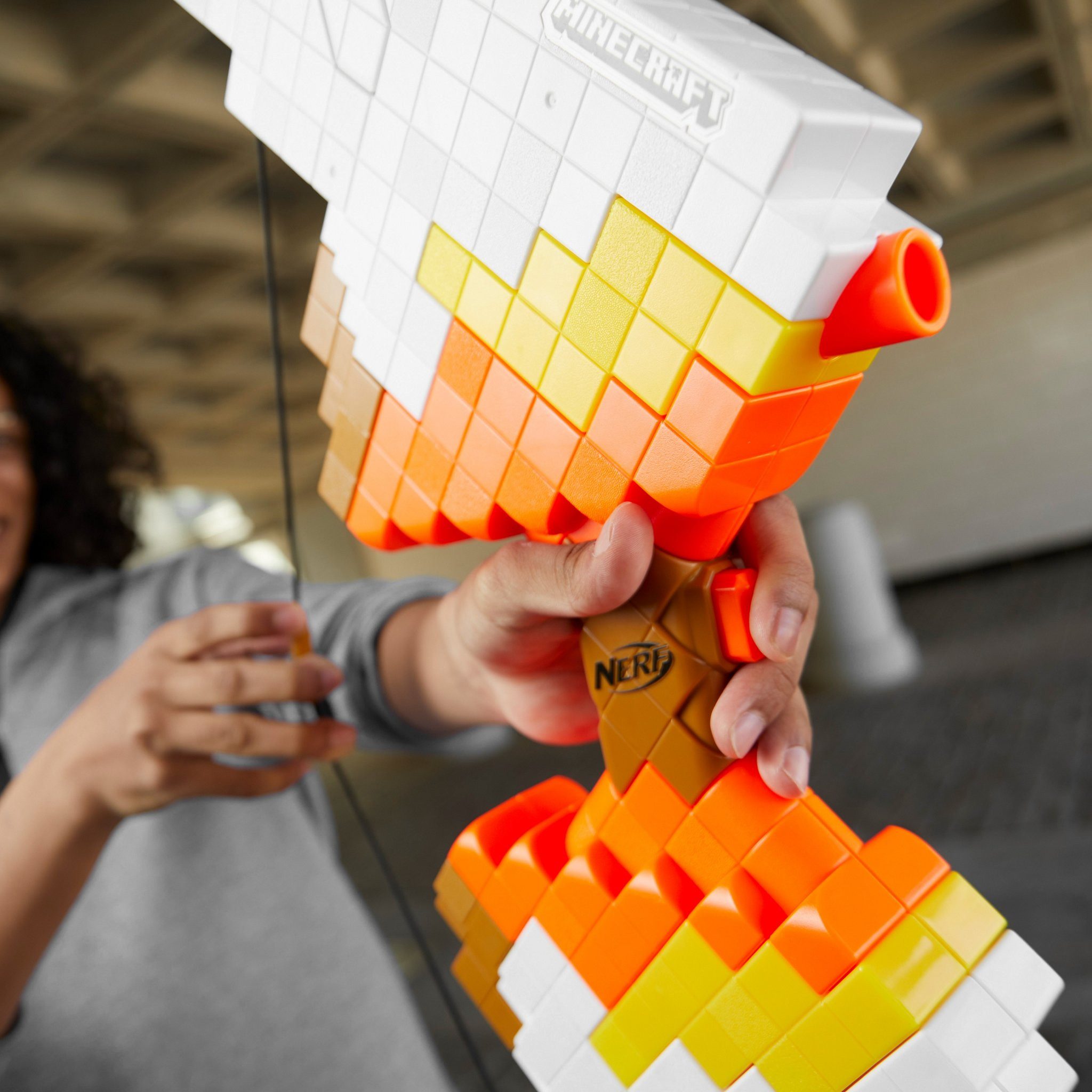 Hasbro Blaster Minecraft Sabrewing Blaster Bow, Nerf Minecraft Sabrewing mit 8 Darts