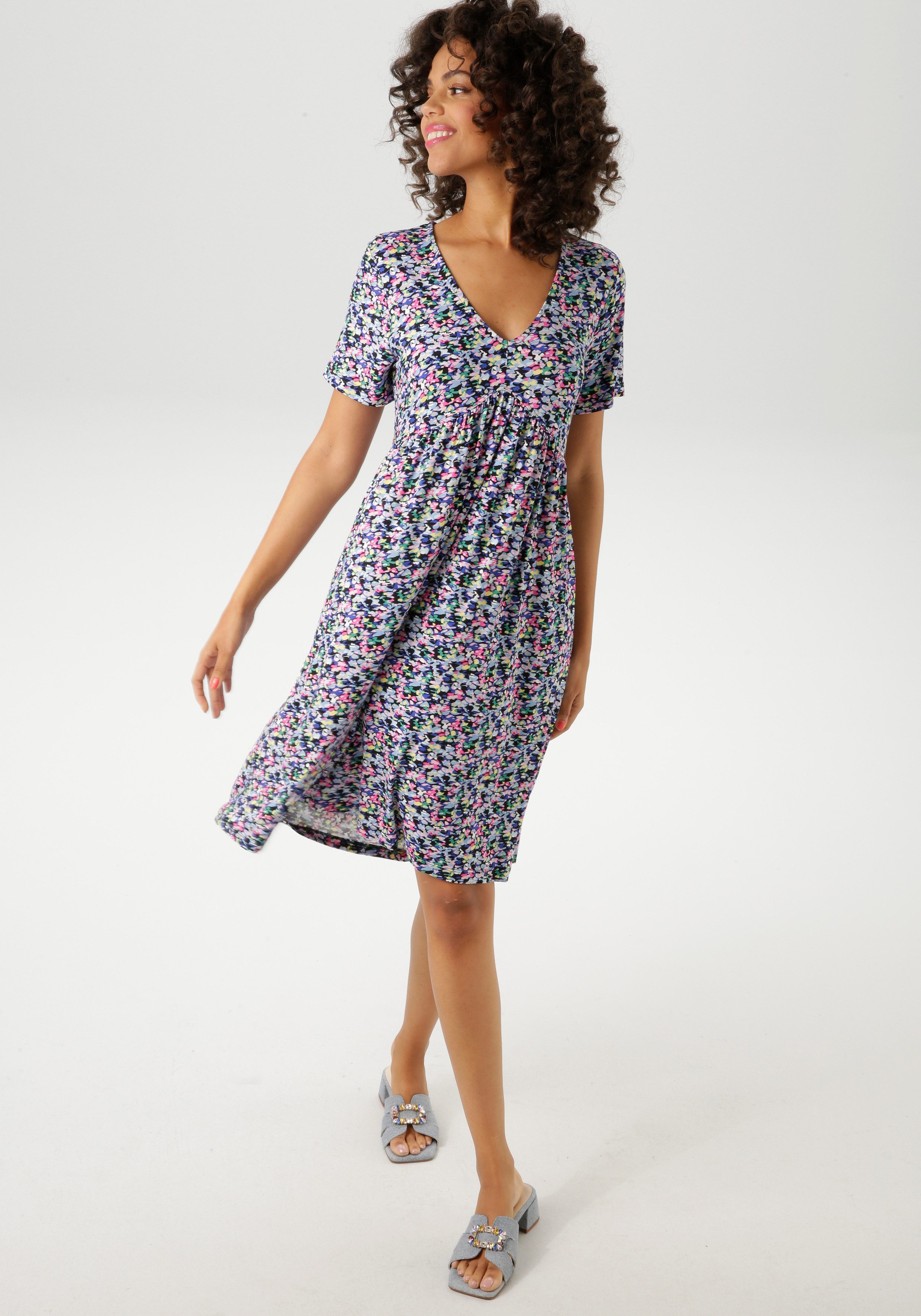 Aniston CASUAL Sommerkleid mit farbenfrohen, grafischen günstig online kaufen