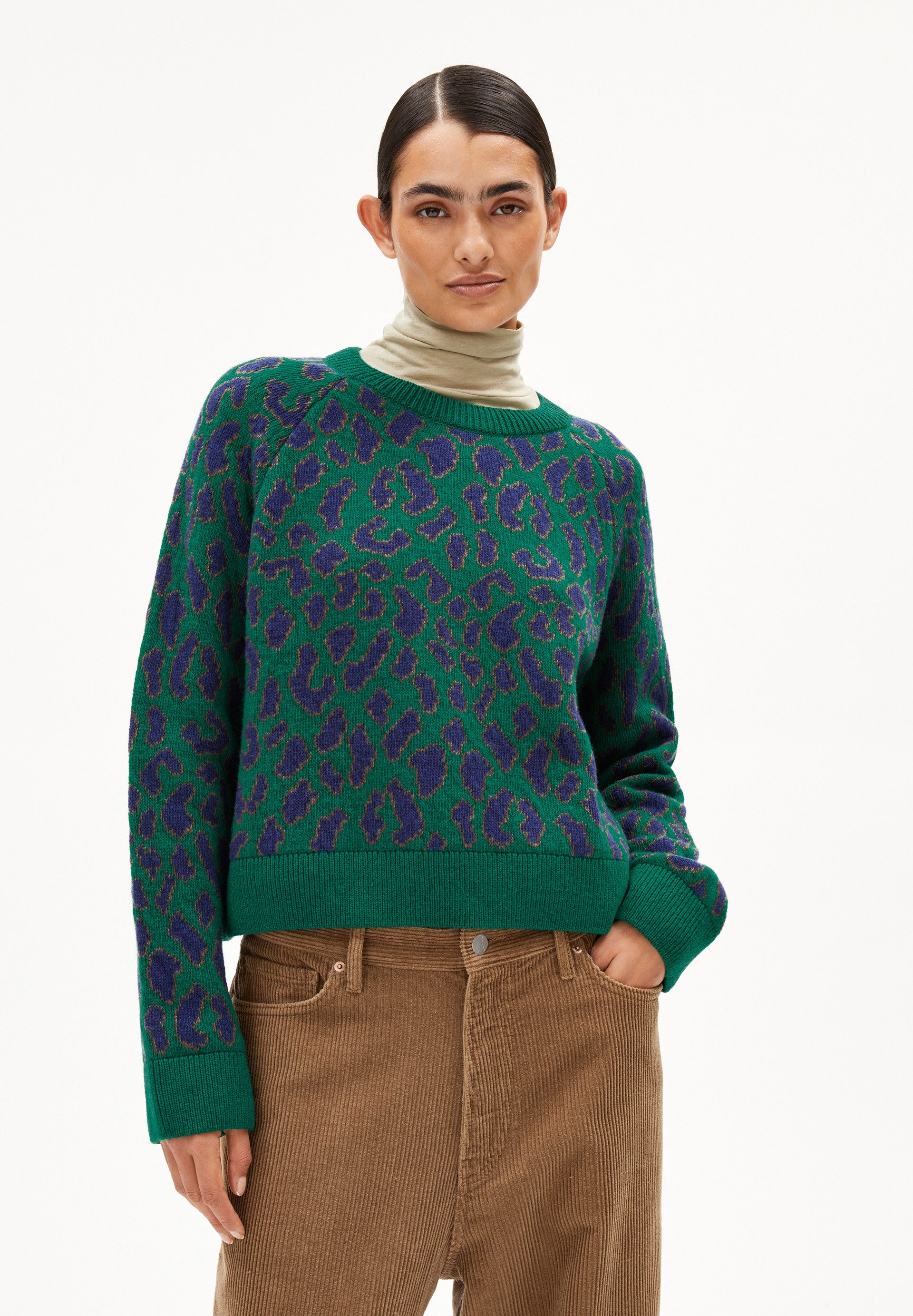 Armedangels Strickpullover DILIRIAA LEOPAA Pullover aus recyclem Bio-Woll Mix (Loose Fit) Rundhalsausschnitt