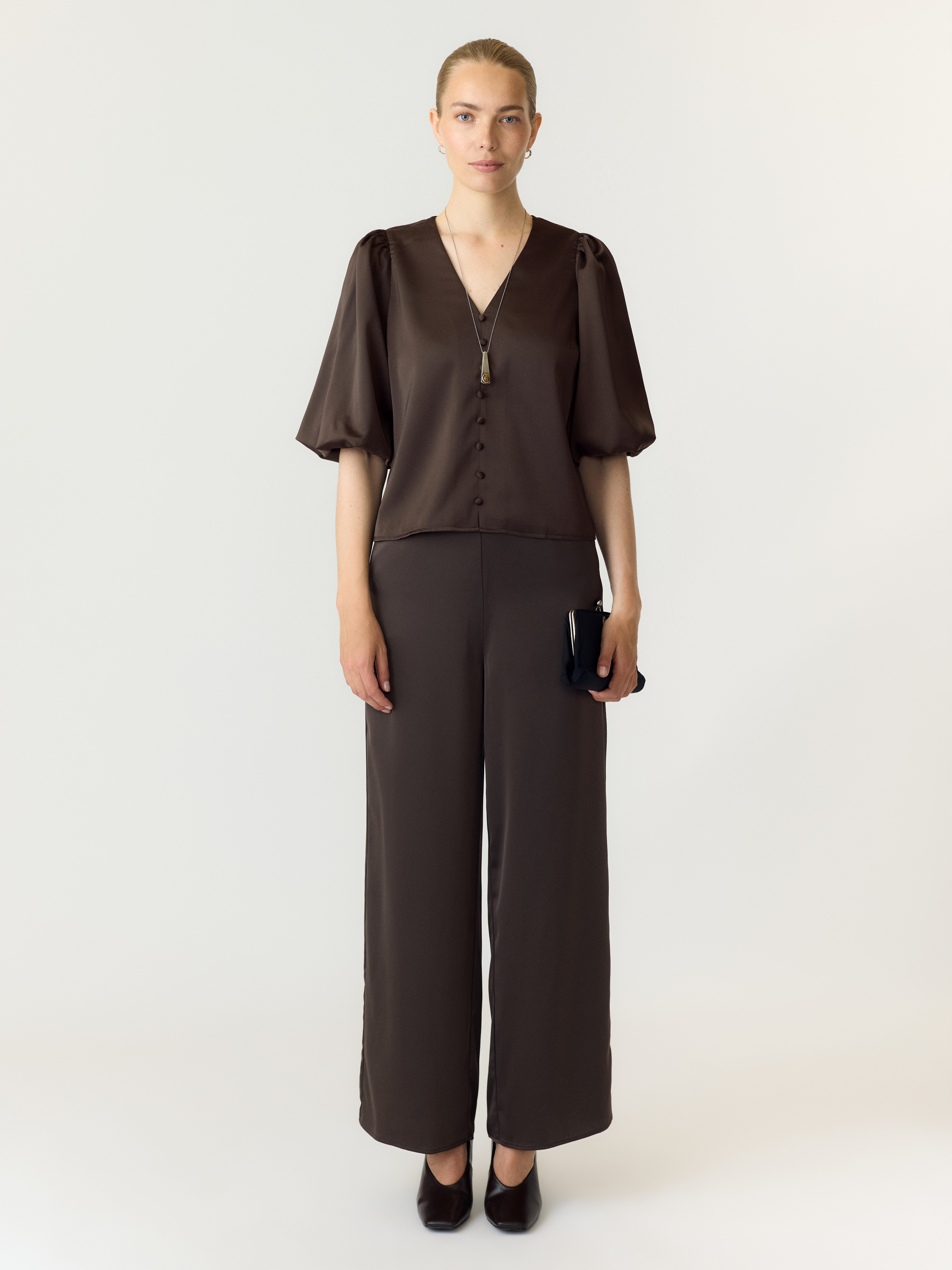 Y.A.S Kurzarmbluse YASPELLA 2/4 V-NECK TOP S. NOOS Materialmix, regular fit – Bild 4 von 5