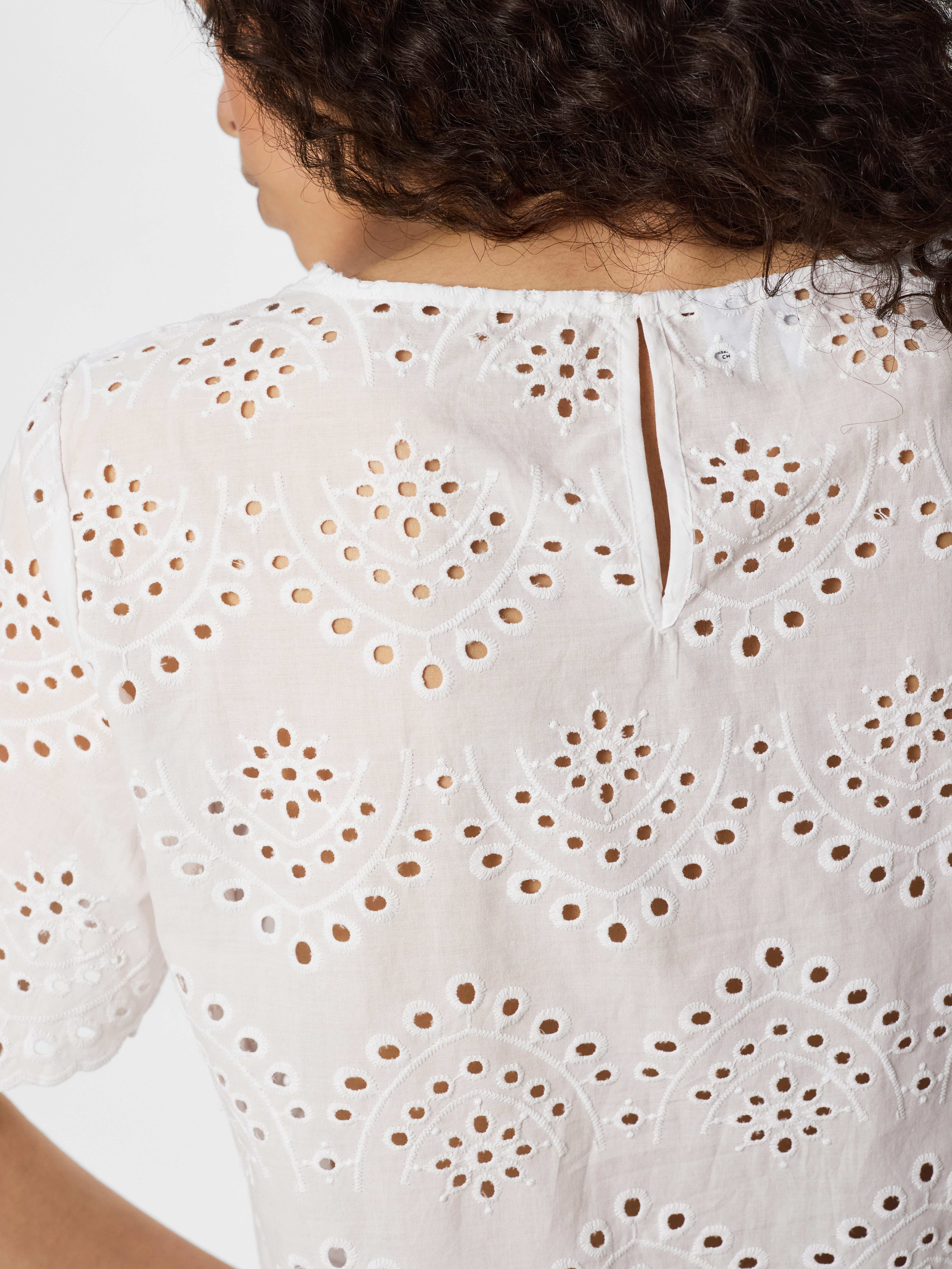 pieces Shirttop PCVILDE SS TOP WVN NOOS mit Allover-Lochstickerei