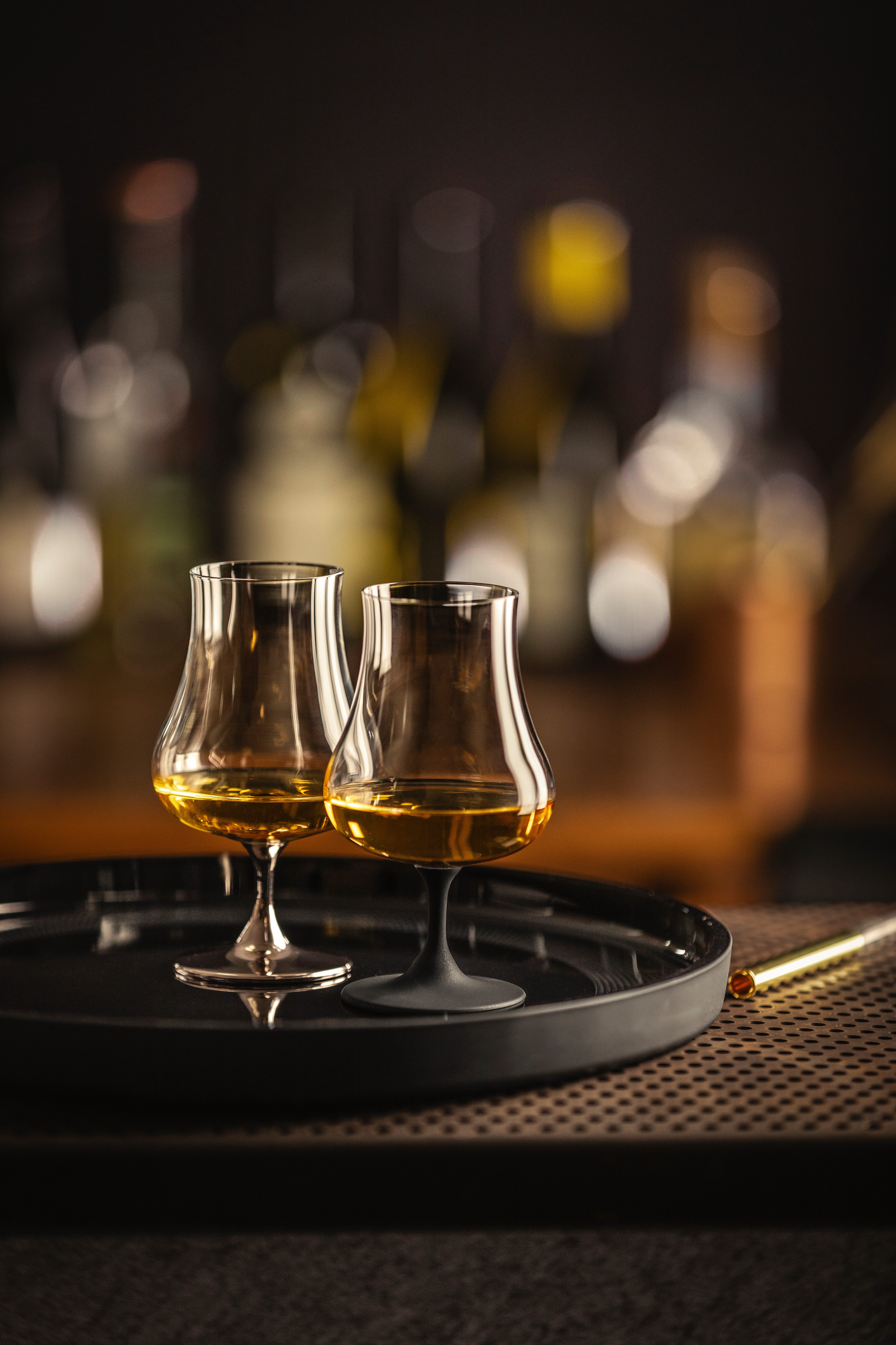 Eisch Germany Schnapsglas GENTLEMAN, 4-tlg., Borosilikatglas, Kristallglas, Allround Spirituosengläser mit Aromadeckel