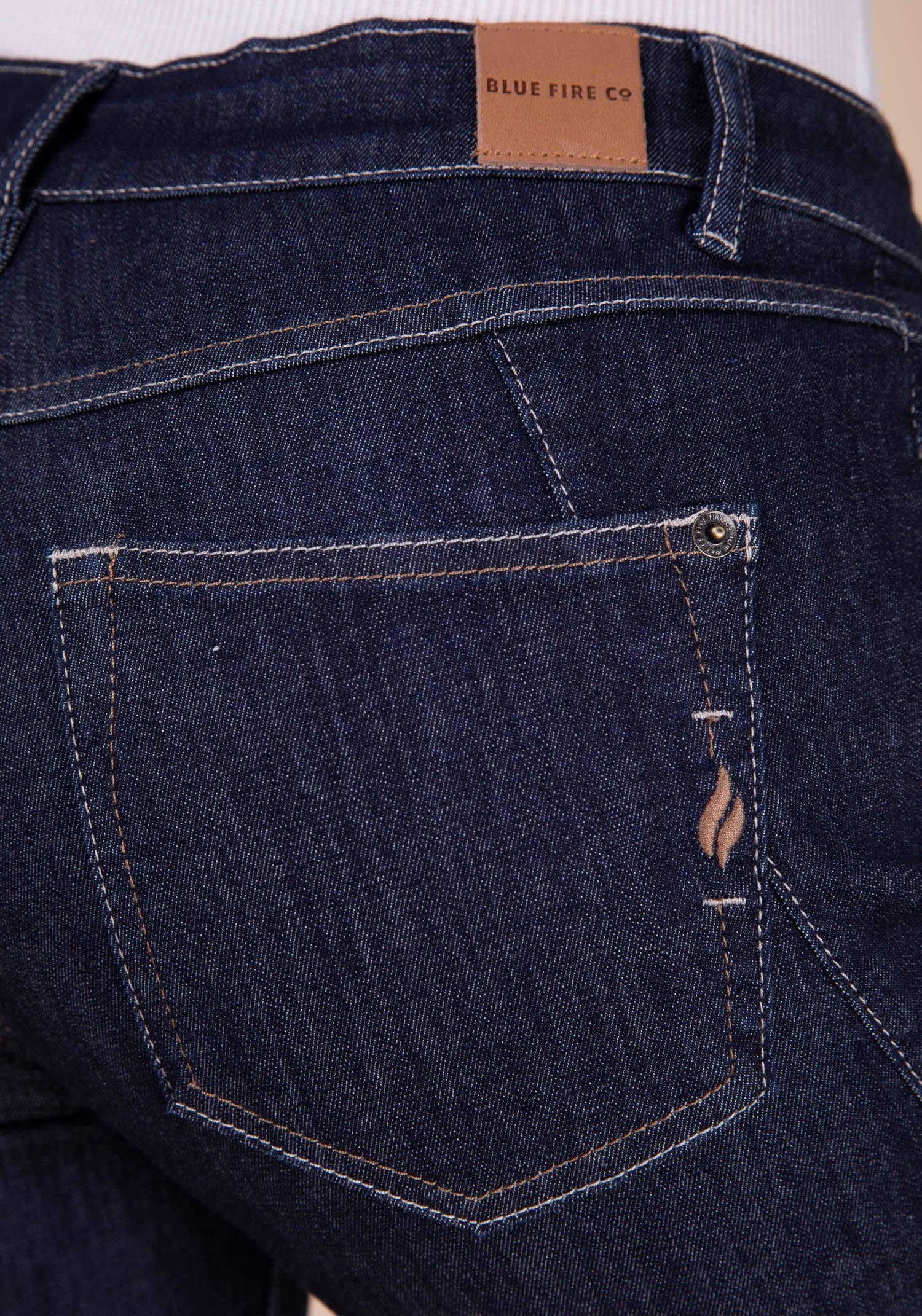 BLUE FIRE 7/8-Jeans TAPERED MID mit Knopfverschluss asymetrischen RISE rinsed GIGI