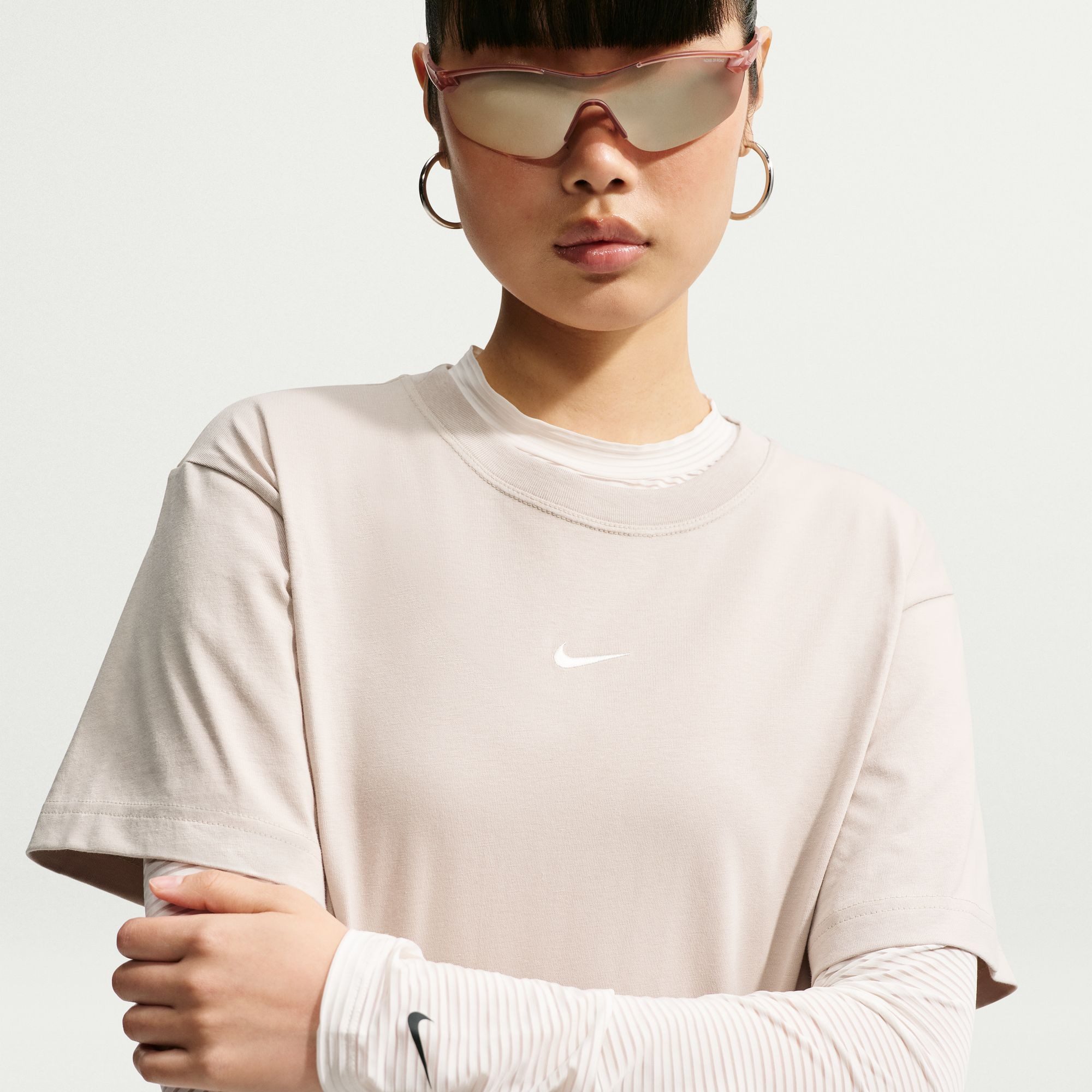 Nike Sportswear T-Shirt W NSW CLASSIC SS TEE Kurzarm, mit Rundhalsausschnitt, aus Baumwoll-Jersey, normale Länge