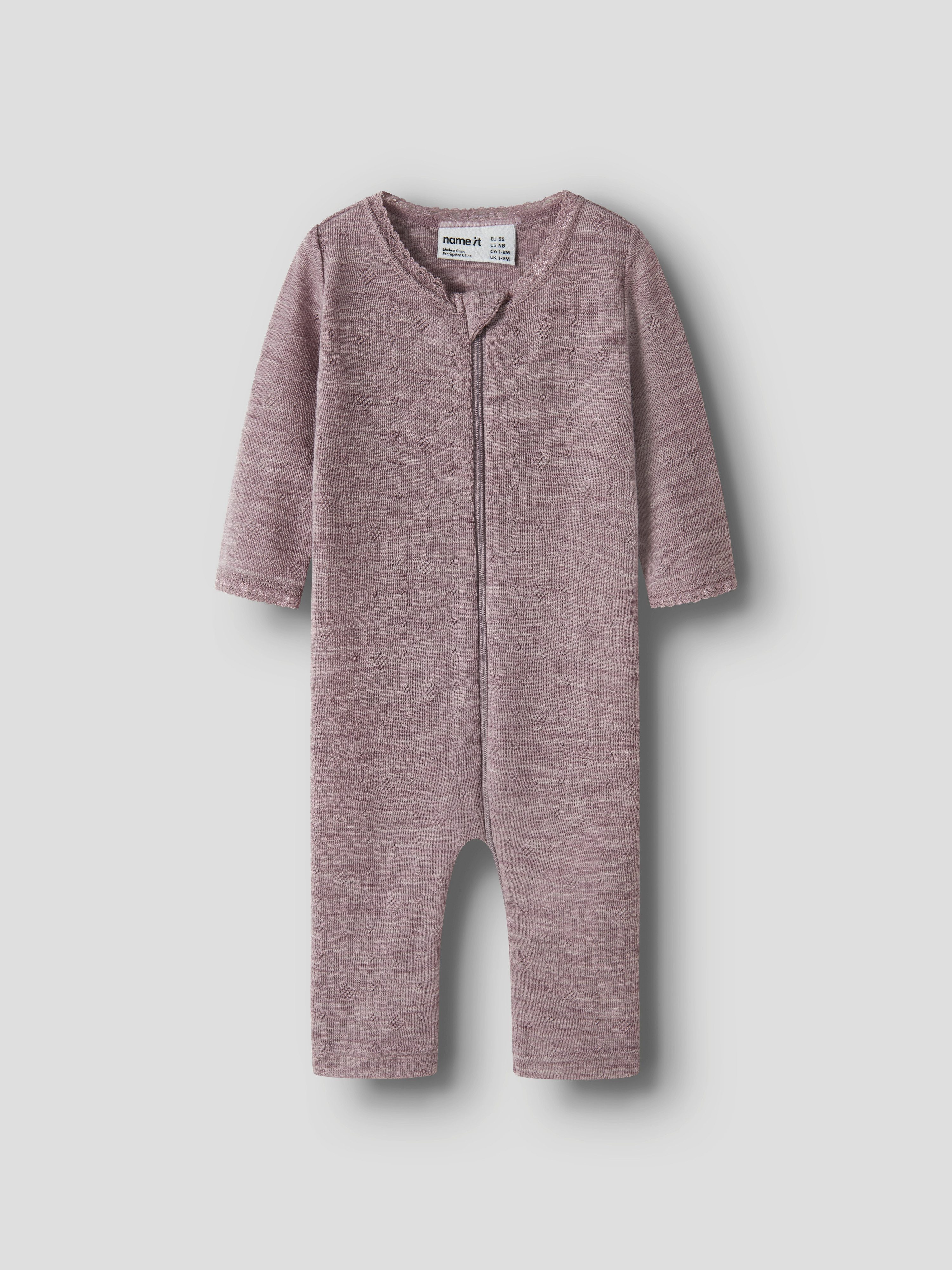 Name It Schlafanzug NBFWANG WOOL NEEDLE NIGHTSUIT SOLID NOOS aus Wolle, Regular Fit, mit Reißverschluss und Kinnschutz