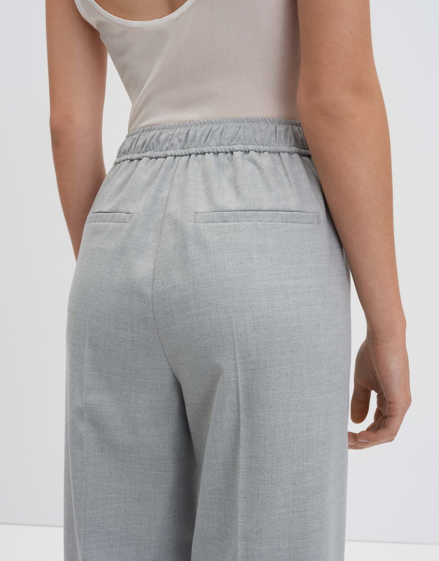 someday Stoffhose CEVIL CROPPEDs aus recyceltem Polyester Mix Knitterarm mit geradem Bein und Gummibund hinten