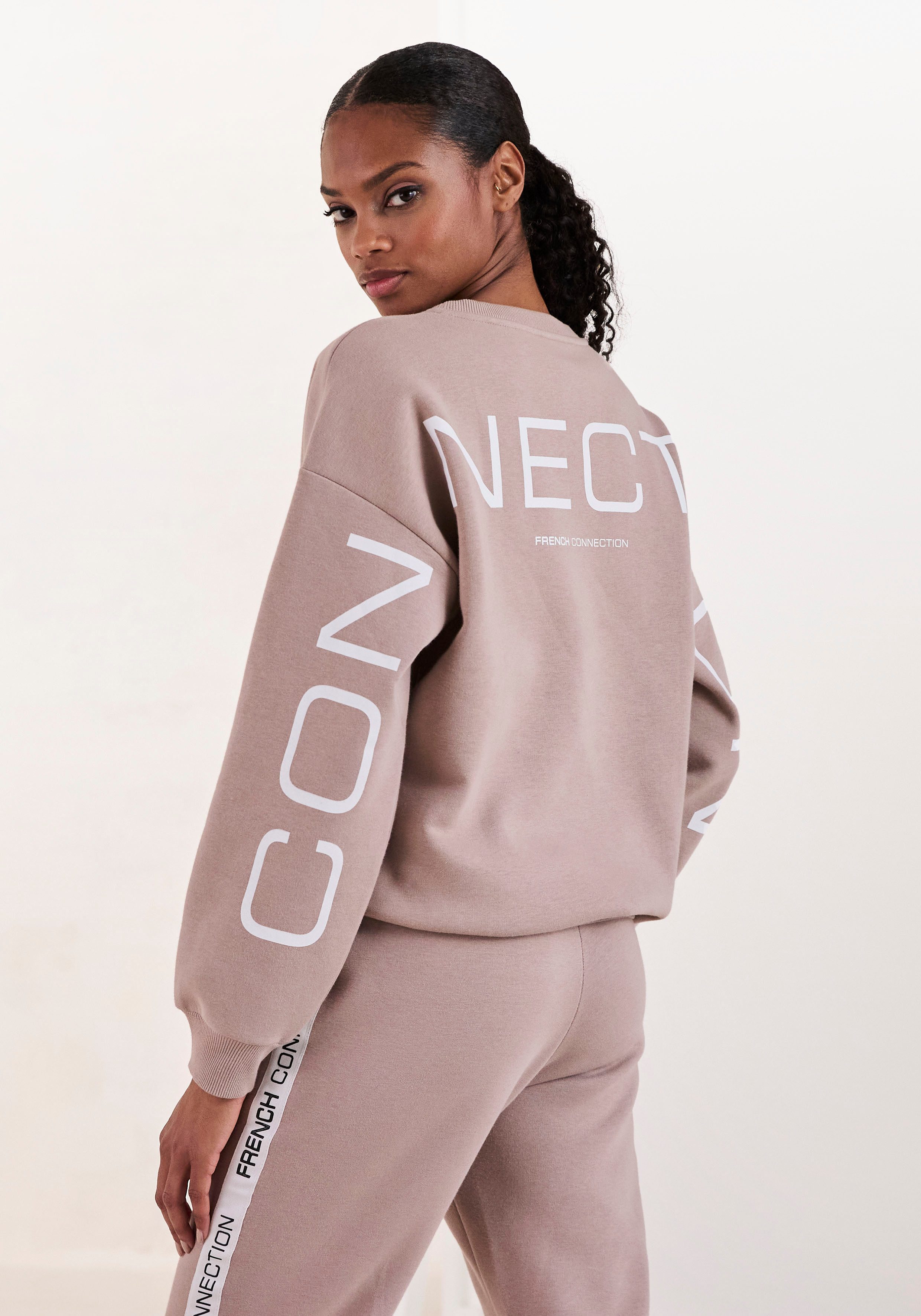 French Connection Sweatshirt mit großem Logodruck auf dem Rücken