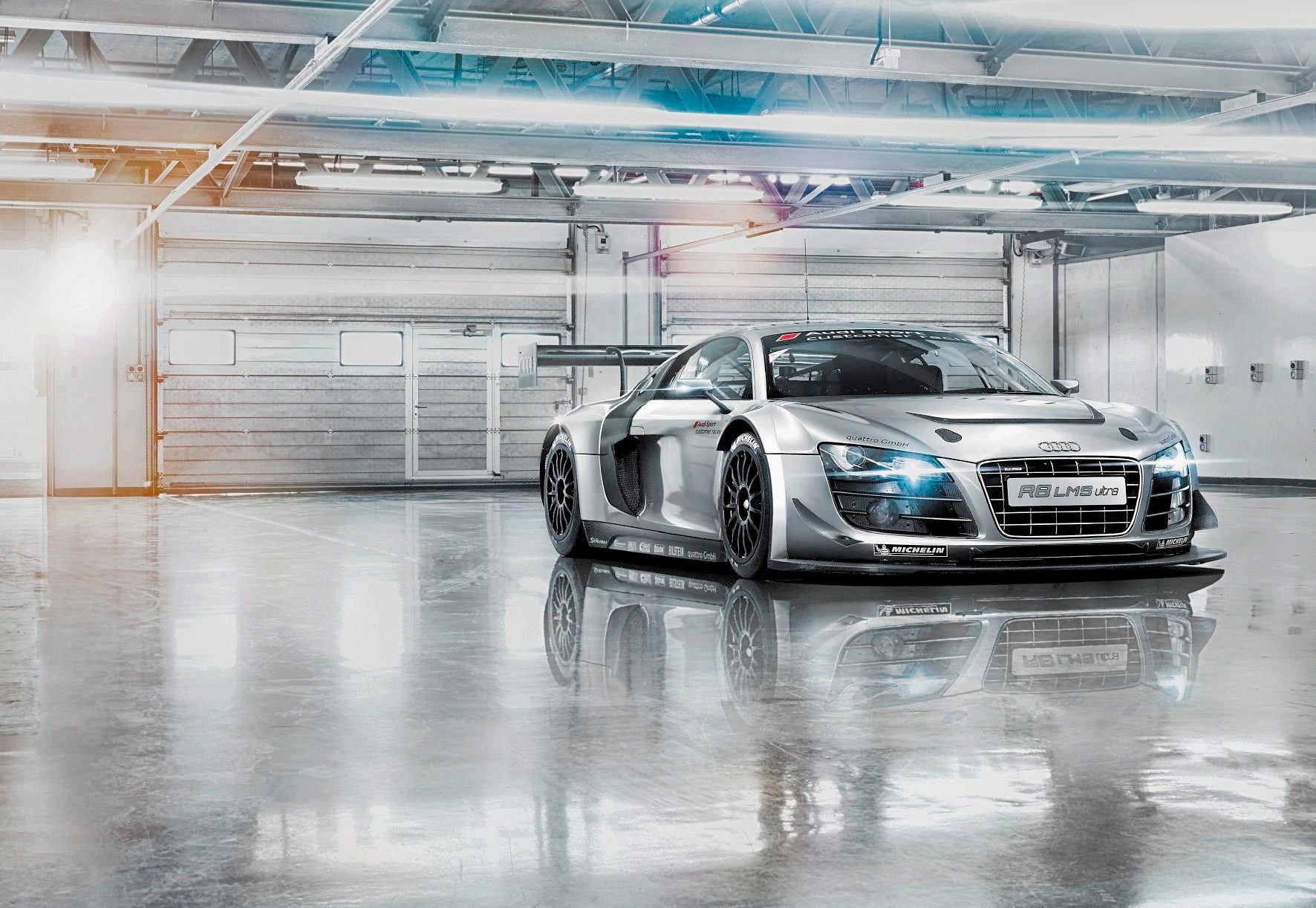 Komar Fototapete Audi R8 Le Mans - Размер 368 x 254 cm, glatt, bedruckt, Wohnzimmer, Schlafzimmer