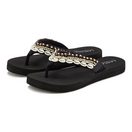 LASCANA Sandale, Badeschuh, Pantolette, Badelatsche, Flip Flop, Sommerschuh, Badezehentrenner Zehentrenner mit Muschel-Imitaten VEGAN
