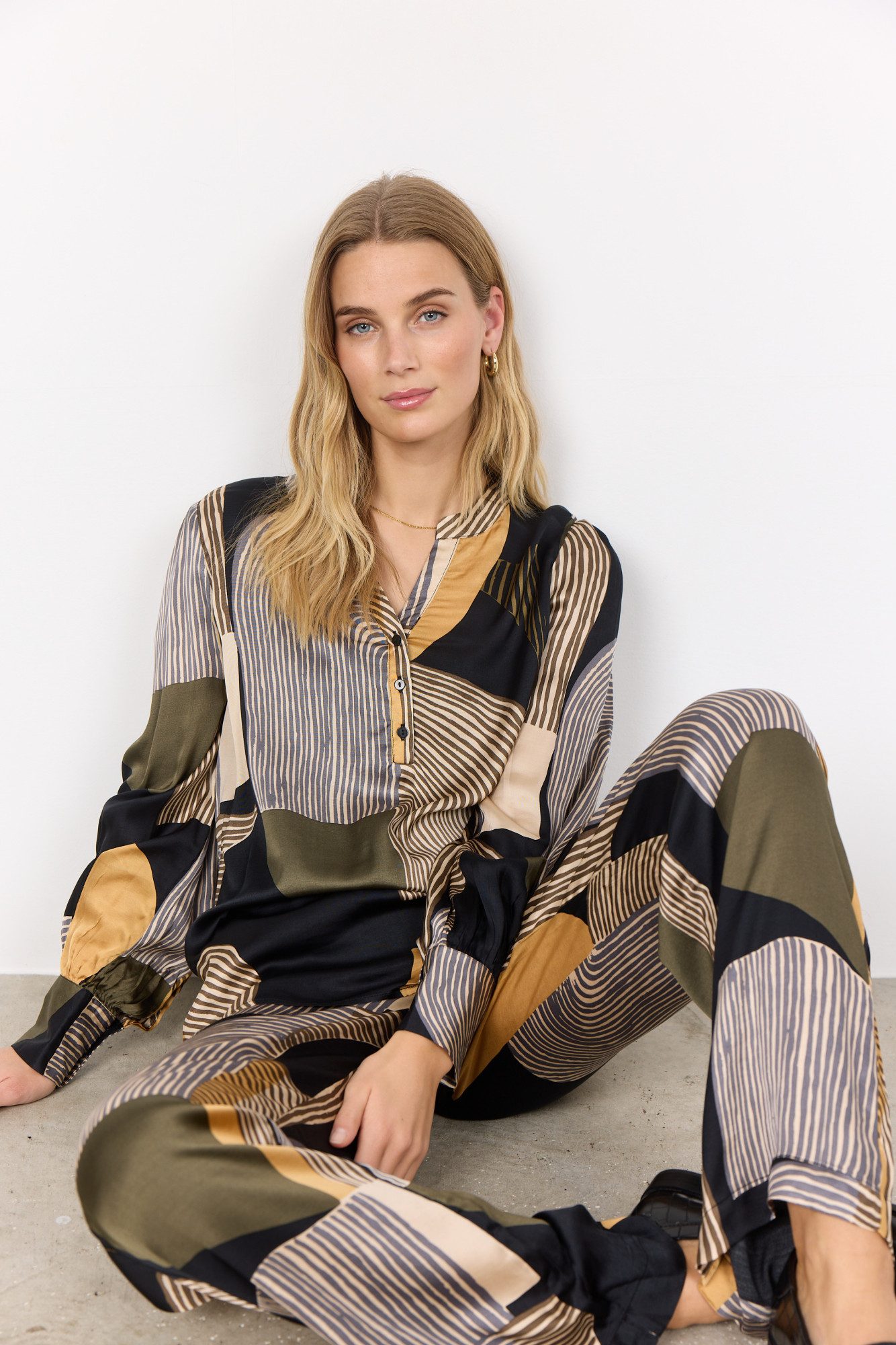 soyaconcept Langarmbluse SC-NADIKA 1 - elegante Bluse in minimalistischem Muster mit Ballonärmel
