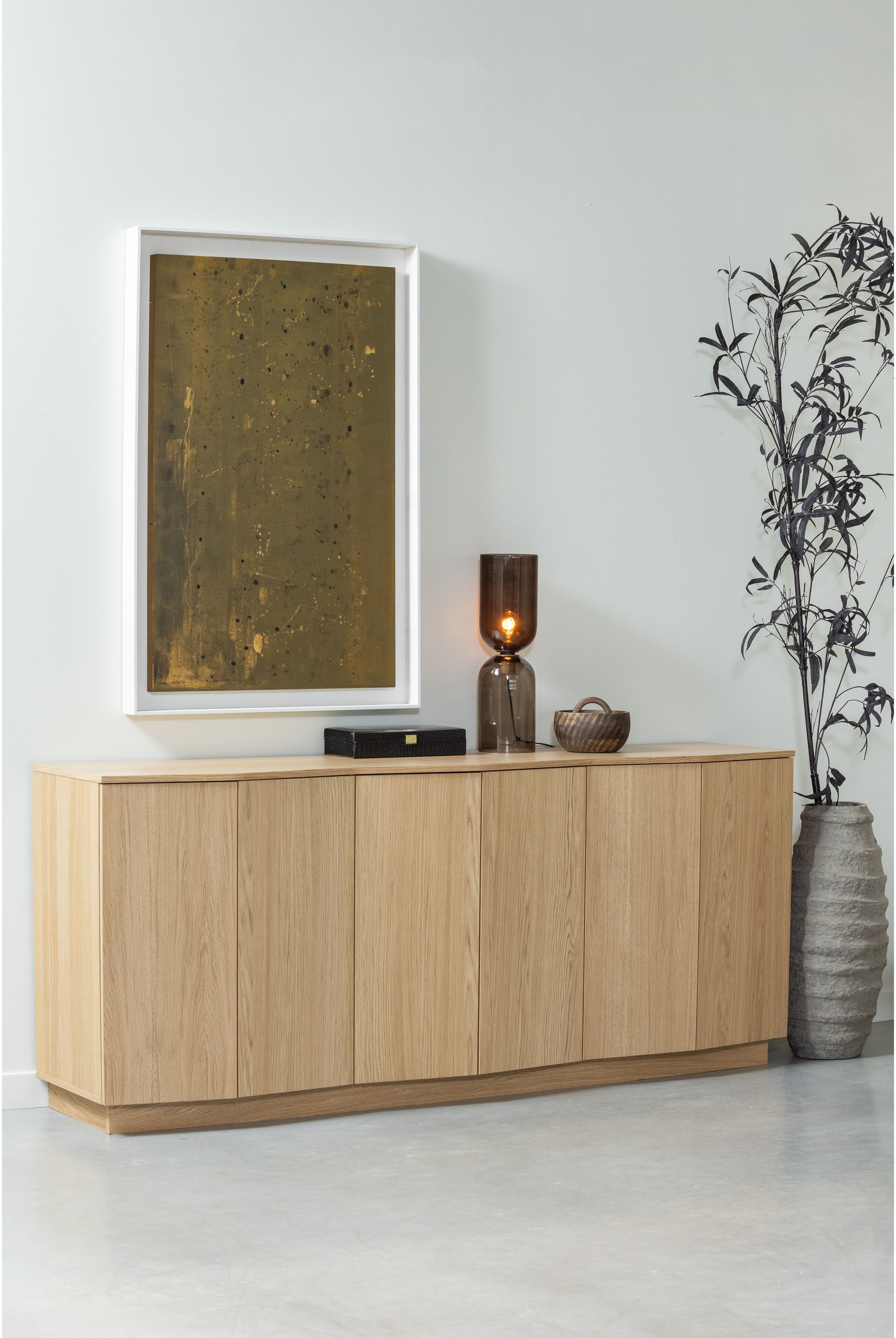 WOOOD Kommode, Sideboard aus Eichenfurnier mit zeitlosem Design und Maserung