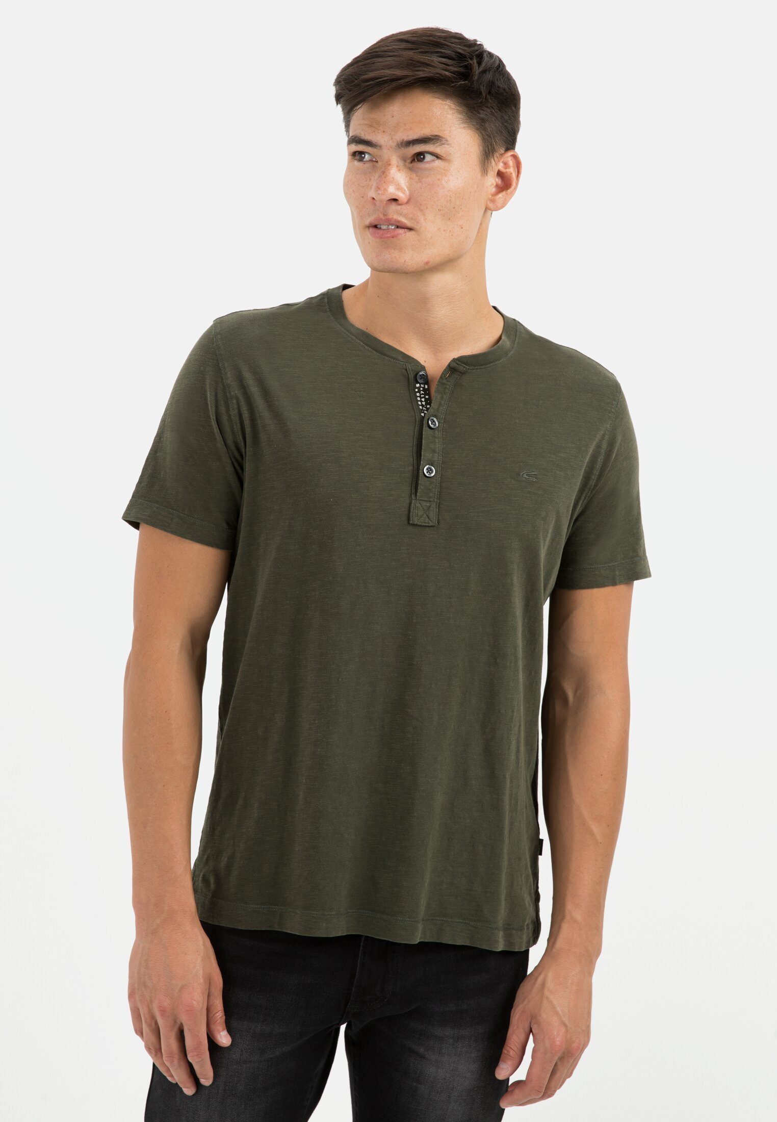 Grün active camel Henleyshirt