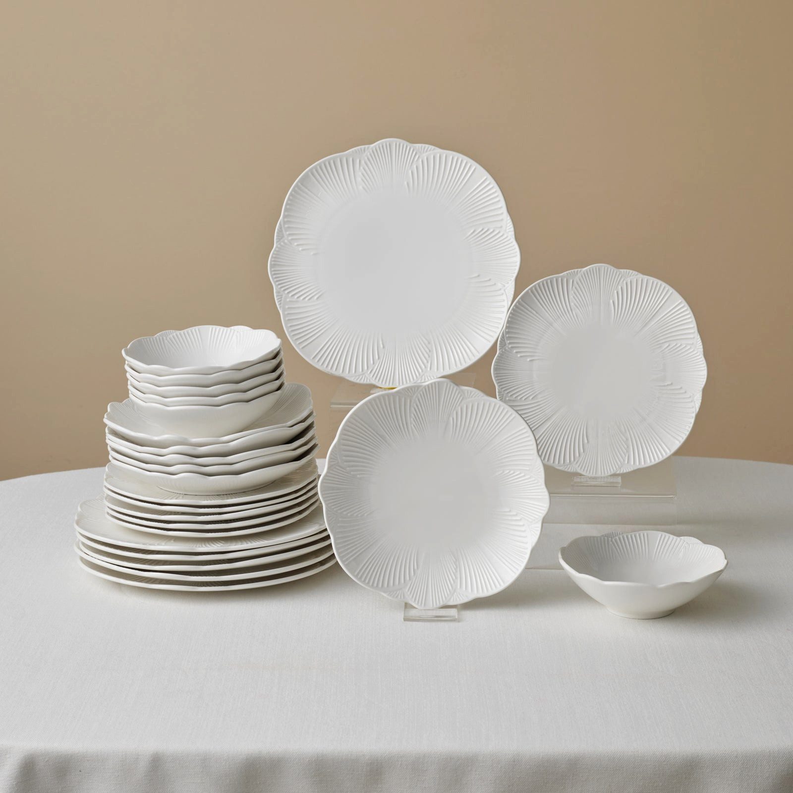 Karaca Geschirr-Set Bloom 24-teiliges Bone China Tafelservice für 6 Personen, Weiß