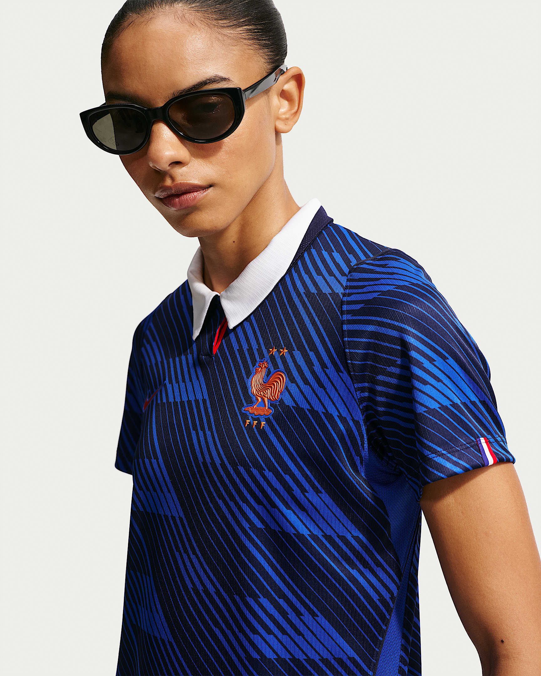 Nike Fußballtrikot Frankreich 2026 Heim Replika-Fußballtrikot (Damen) mit Dri-FIT-Technologie, atmungsaktiv, leichtes Material