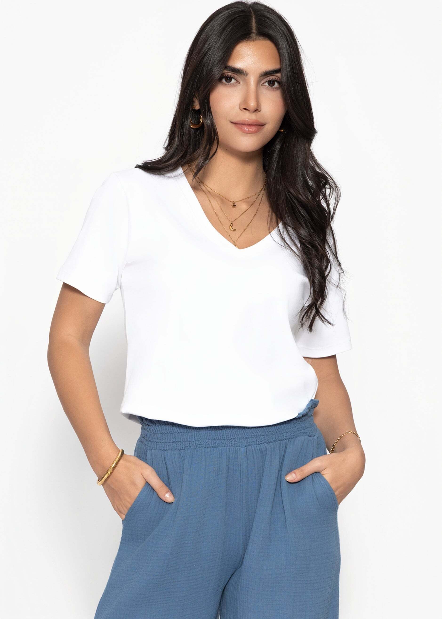 SASSYCLASSY T-Shirt T-Shirt mit V-Ausschnitt für Damen Schlichtes Top aus Baumwolle in geradem Schnitt
