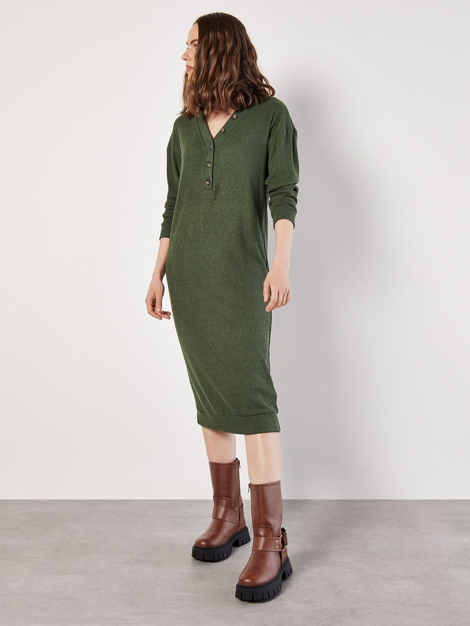 Apricot Strickkleid aus Rippstrick, mit Zierknöpfen günstig online kaufen