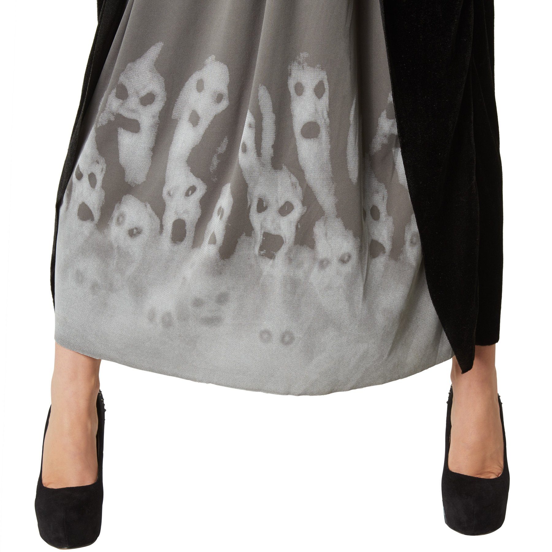 dressforfun Hexen-Kostüm Frauenkostüm Machtvolle Magierin, Langes, edles Gewand aus schwarzem Samt