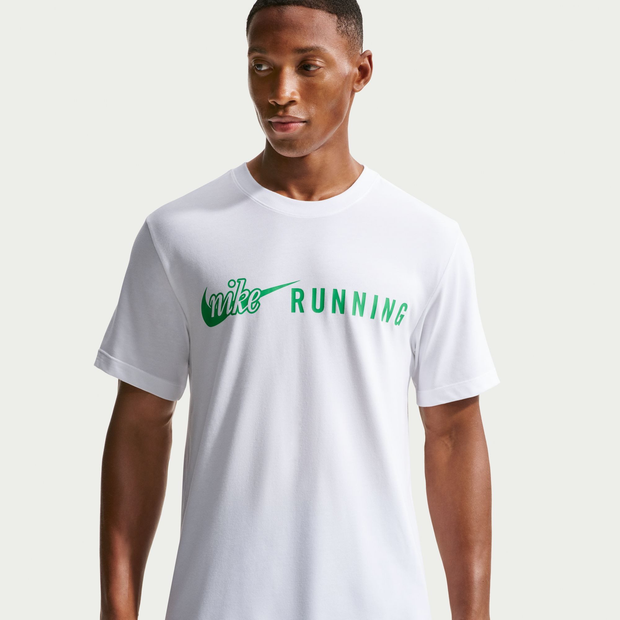 Nike Laufshirt Nike Men's Dri-FIT T-Shirt für Training und Alltag, erhältlich in den Größen S bis XXL