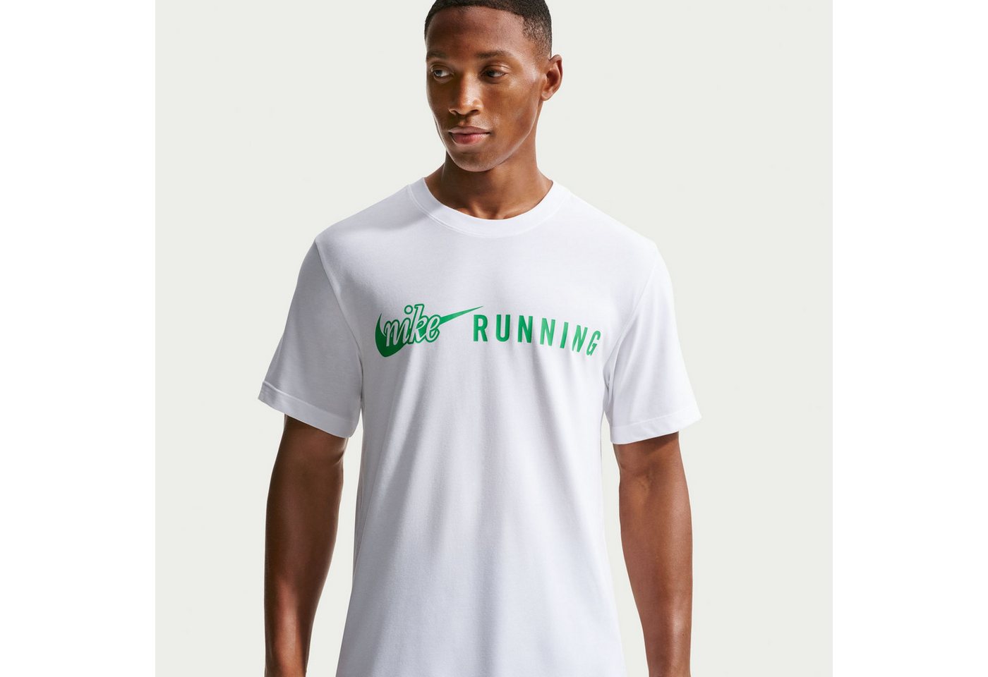 Nike Laufshirt Nike Men's Dri-FIT T-Shirt für Training und Alltag, erhältlich in den Größen S bis XXL