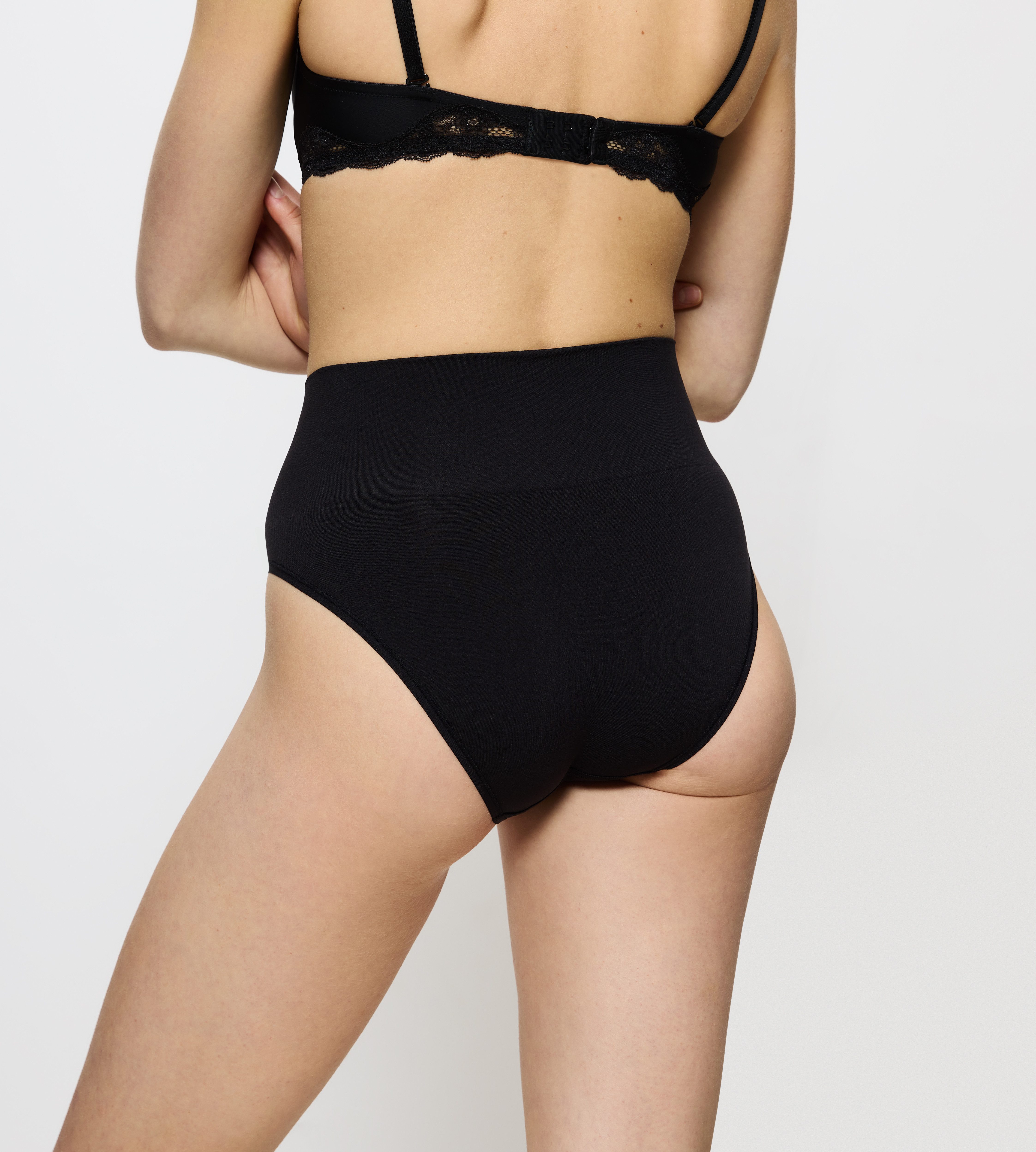 Triumph Shapingslip Soft Sculpt nahtlos, leicht formend, hoher Beinausschnitt
