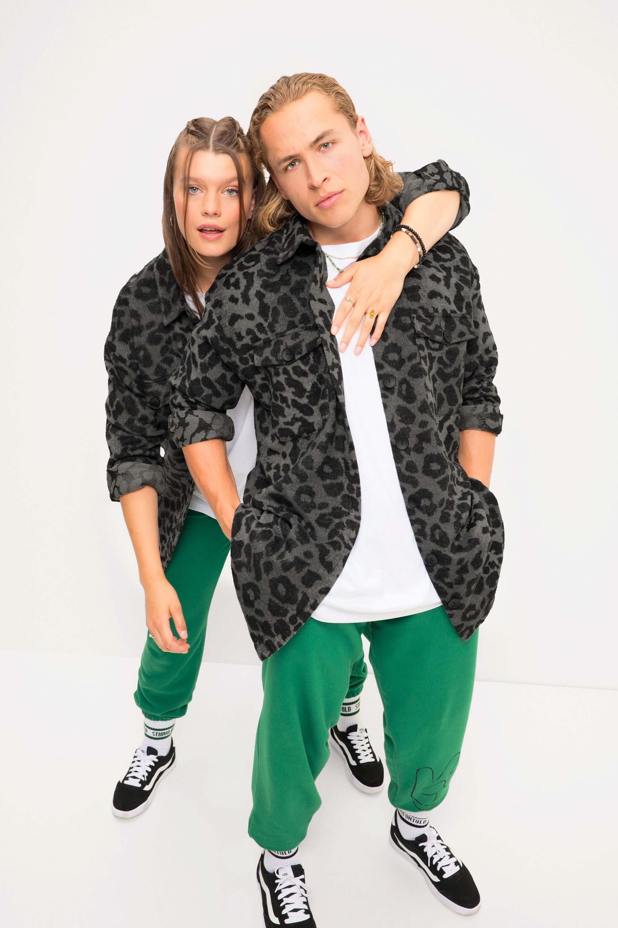 Studio Untold Sommerjacke Hemdjacke oversized Leo-Plüsch Hemdkragen Langarm