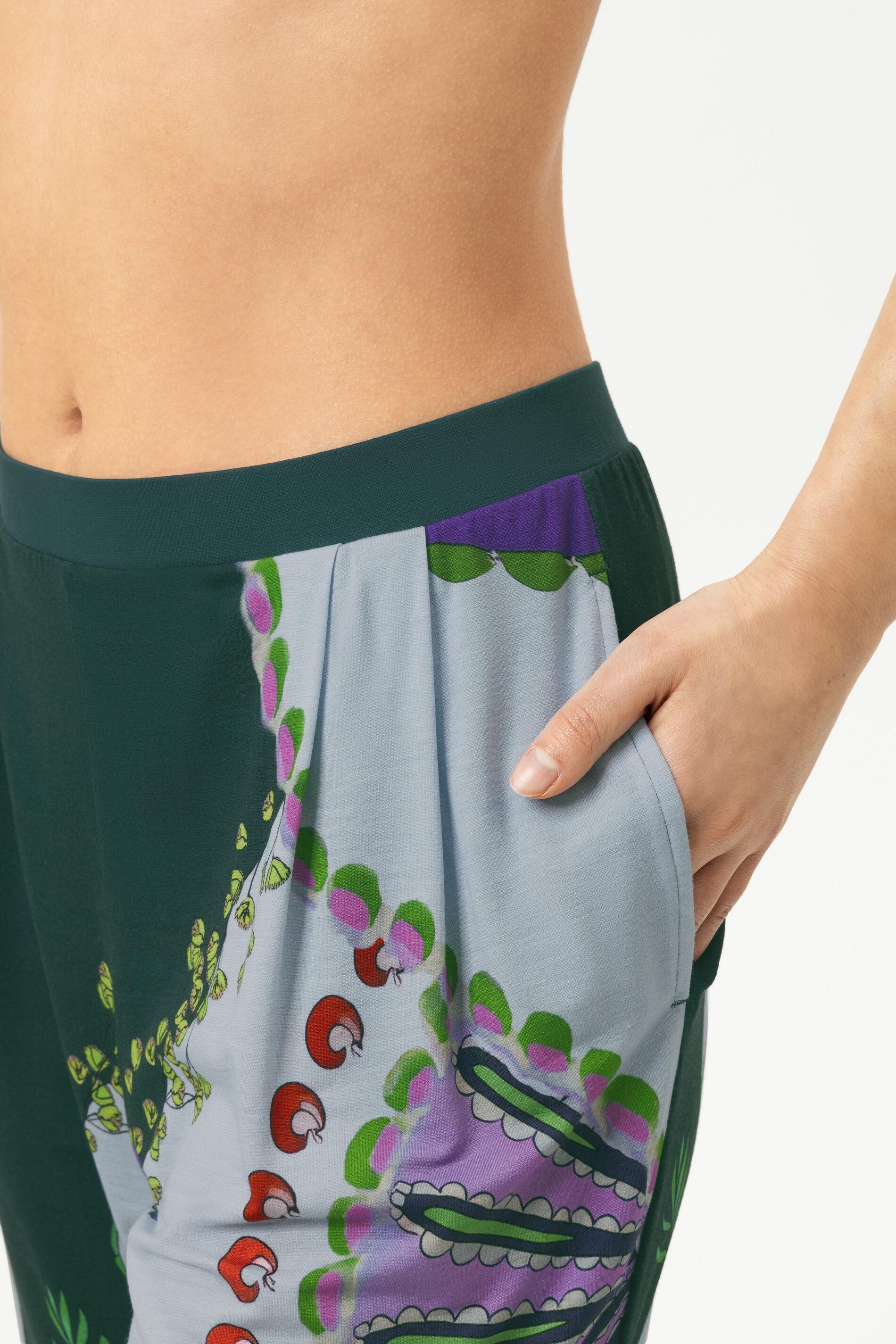 Mey Schlafhose Mey Loungehose Serie Secret Glade Bunt Hose (1-tlg) Lange Pyjamahose, gemustert, fließendes Modal