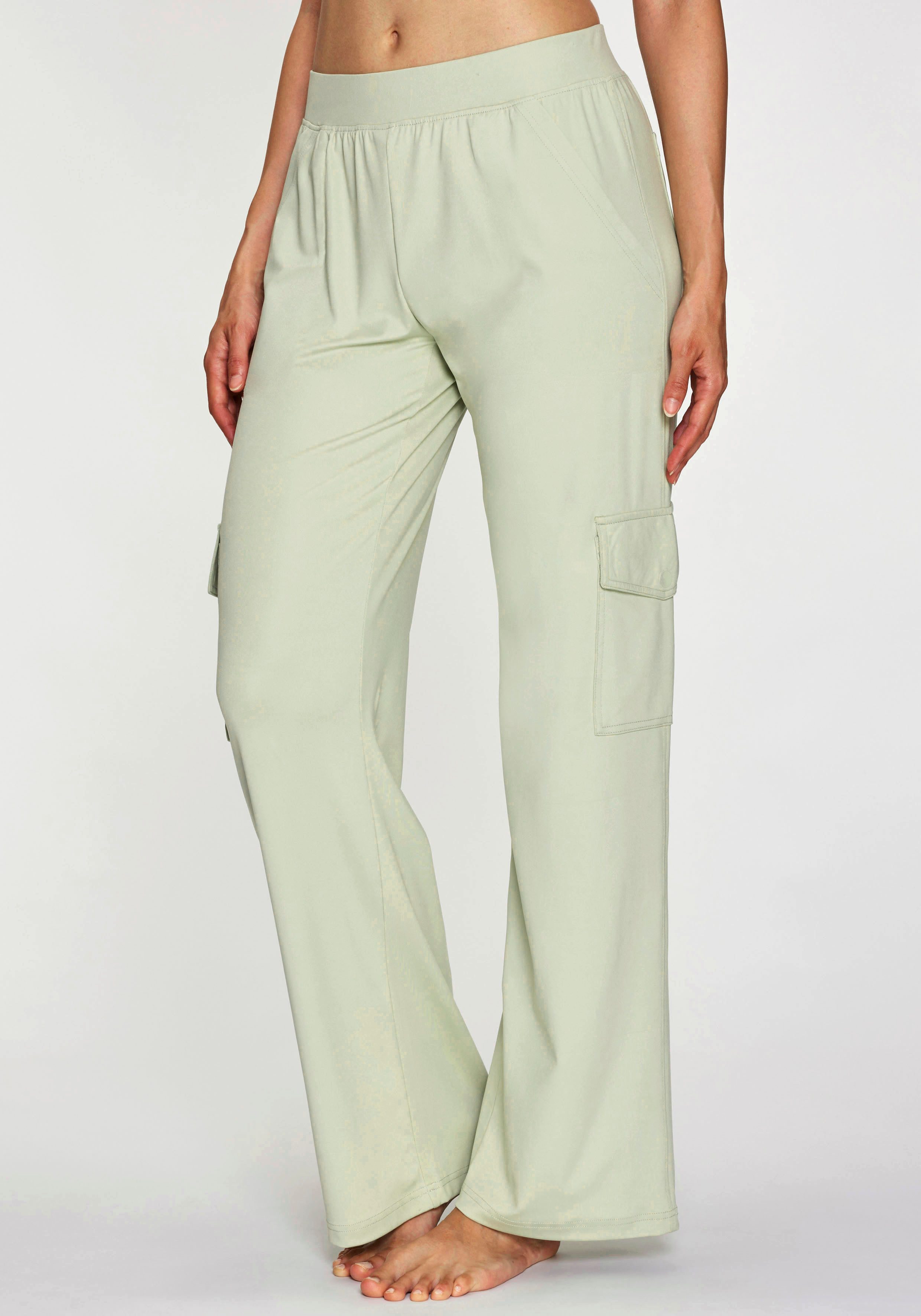 H.I.S Cargohose mit 6 praktischen Taschen, Loungewear. € 29,99