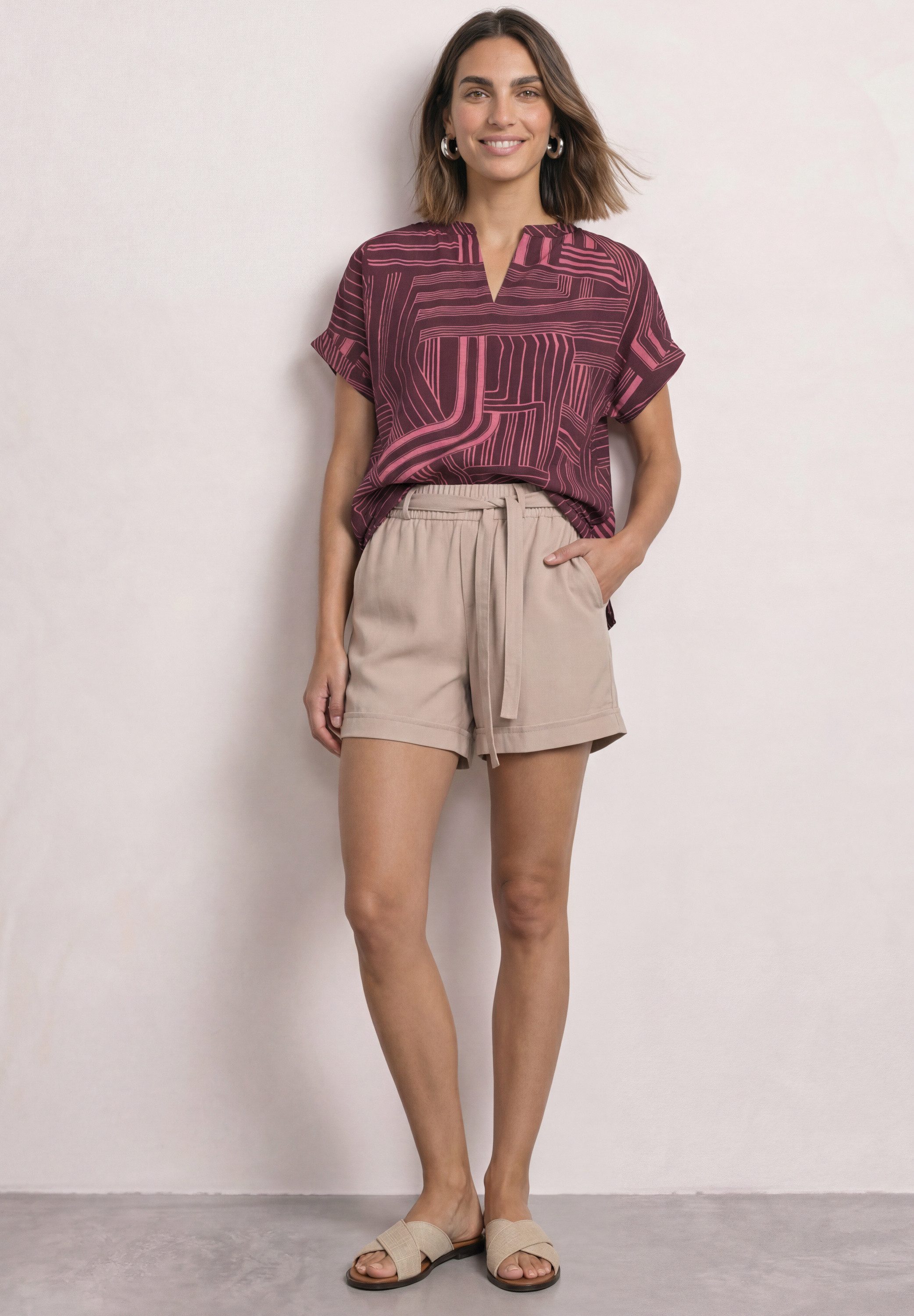 STREET ONE Kurzarmshirt Sommerbluse im Tunika-Look und mit grafischem Muster – Bild 4 von 5