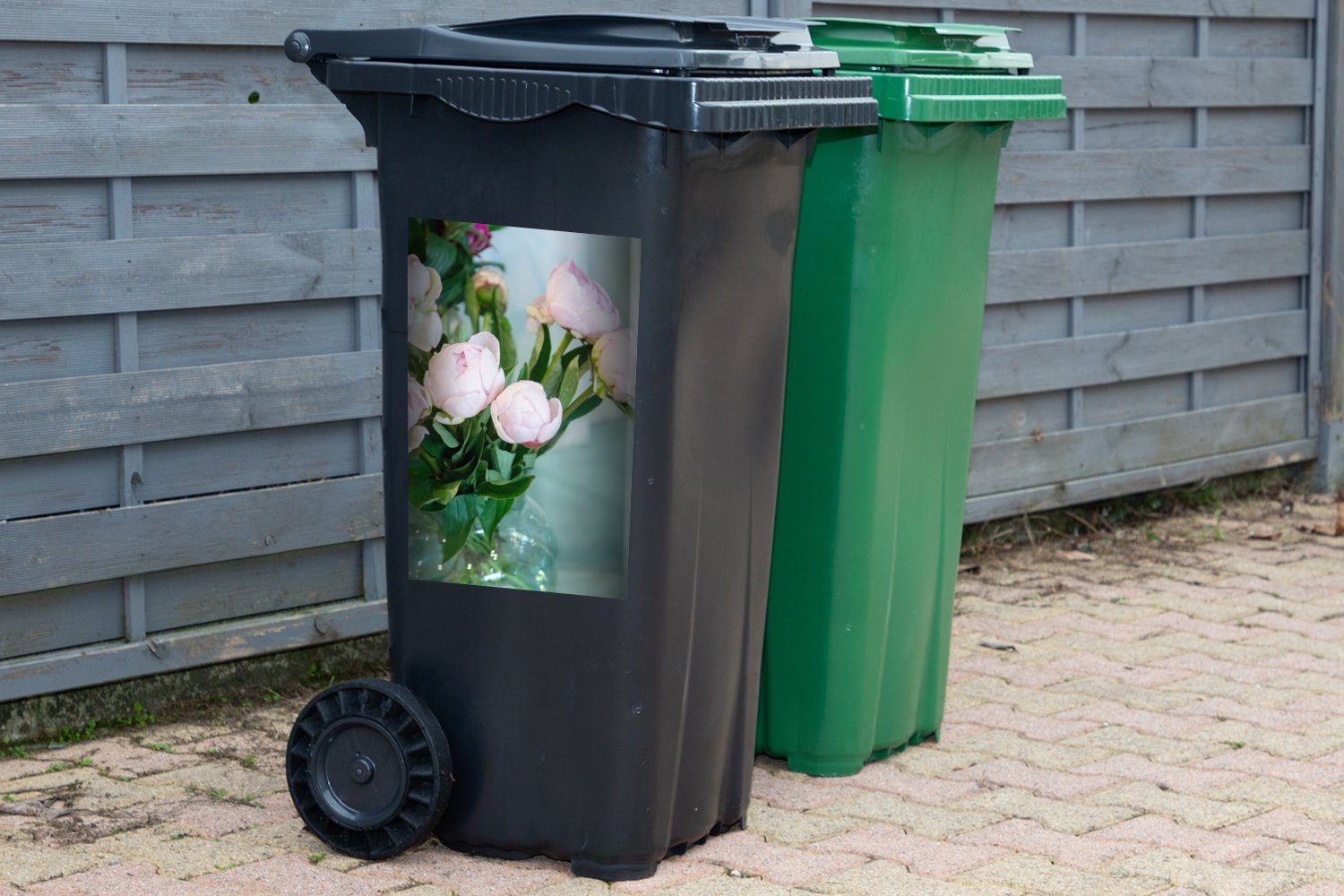 MuchoWow Wandsticker Knospen (1 Abfalbehälter Container, von St), einer Sticker, in Mülltonne, Vase Mülleimer-aufkleber, rosa Pfingstrosen
