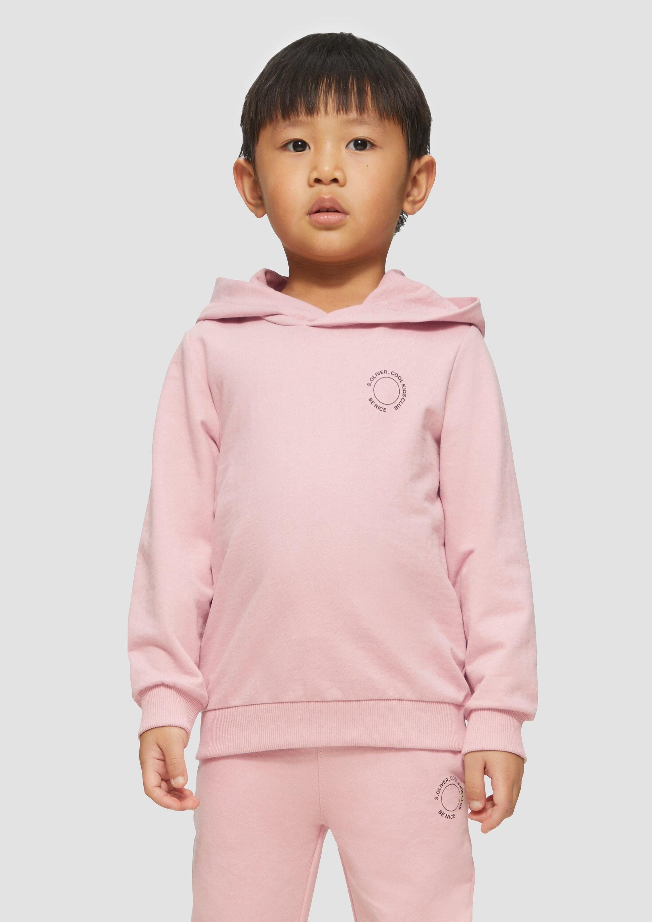 s.Oliver Sweatshirt Sweatshirt Unisex Kapuzen-Sweatshirt mit Rippbündchen und kleinem Print-Detail