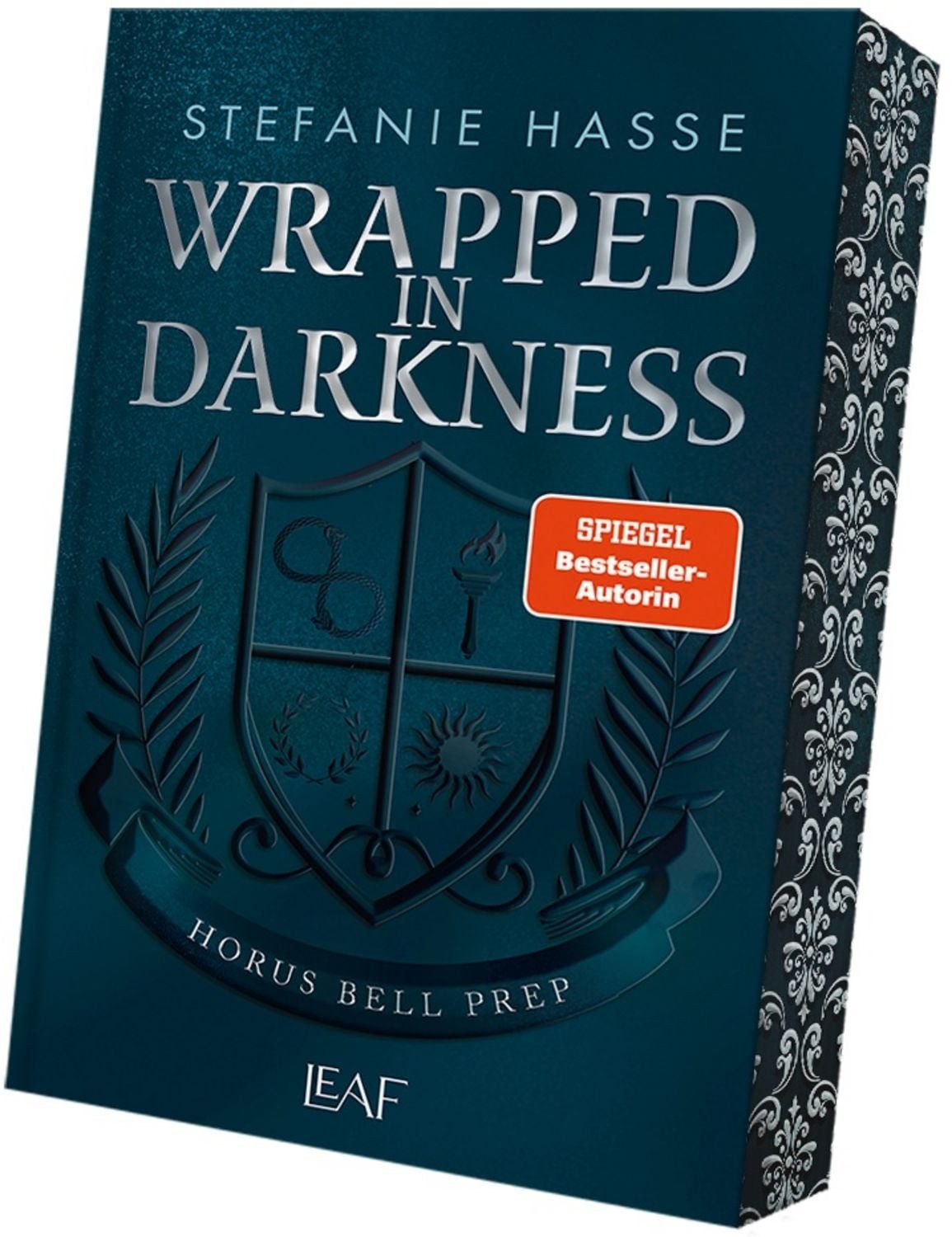 Wrapped in Darkness / Stefanie Hasse