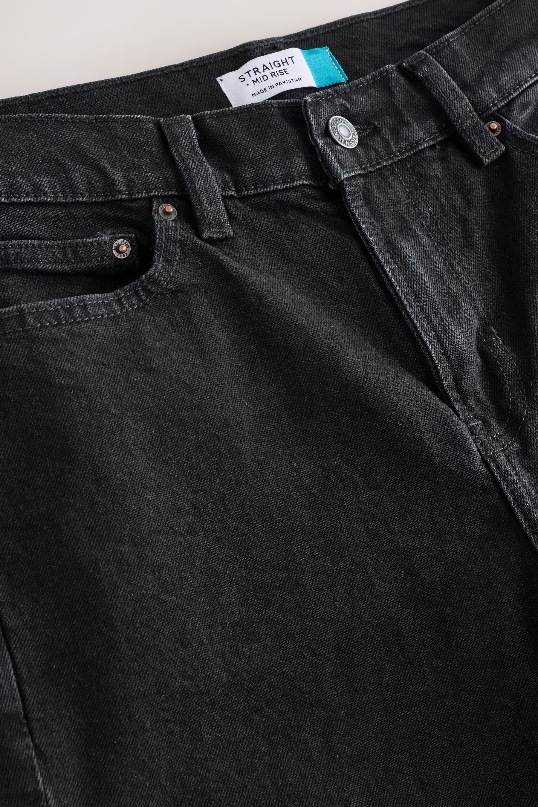 Next Gerade Jeans Knöchellange Straight Fit Jeans, mittelhoher Bund (1-tlg)